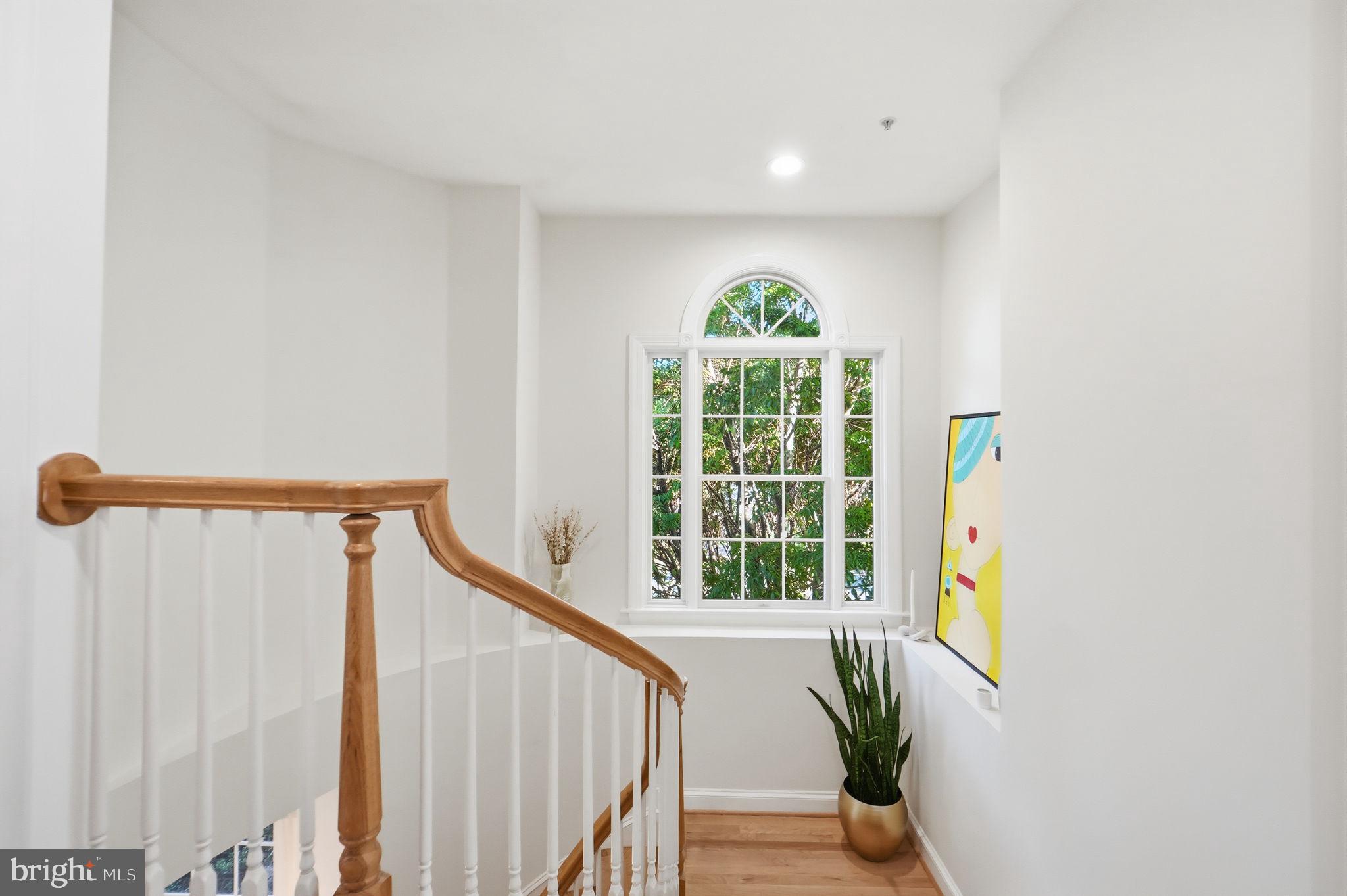 MCLEAN CREST - Residential