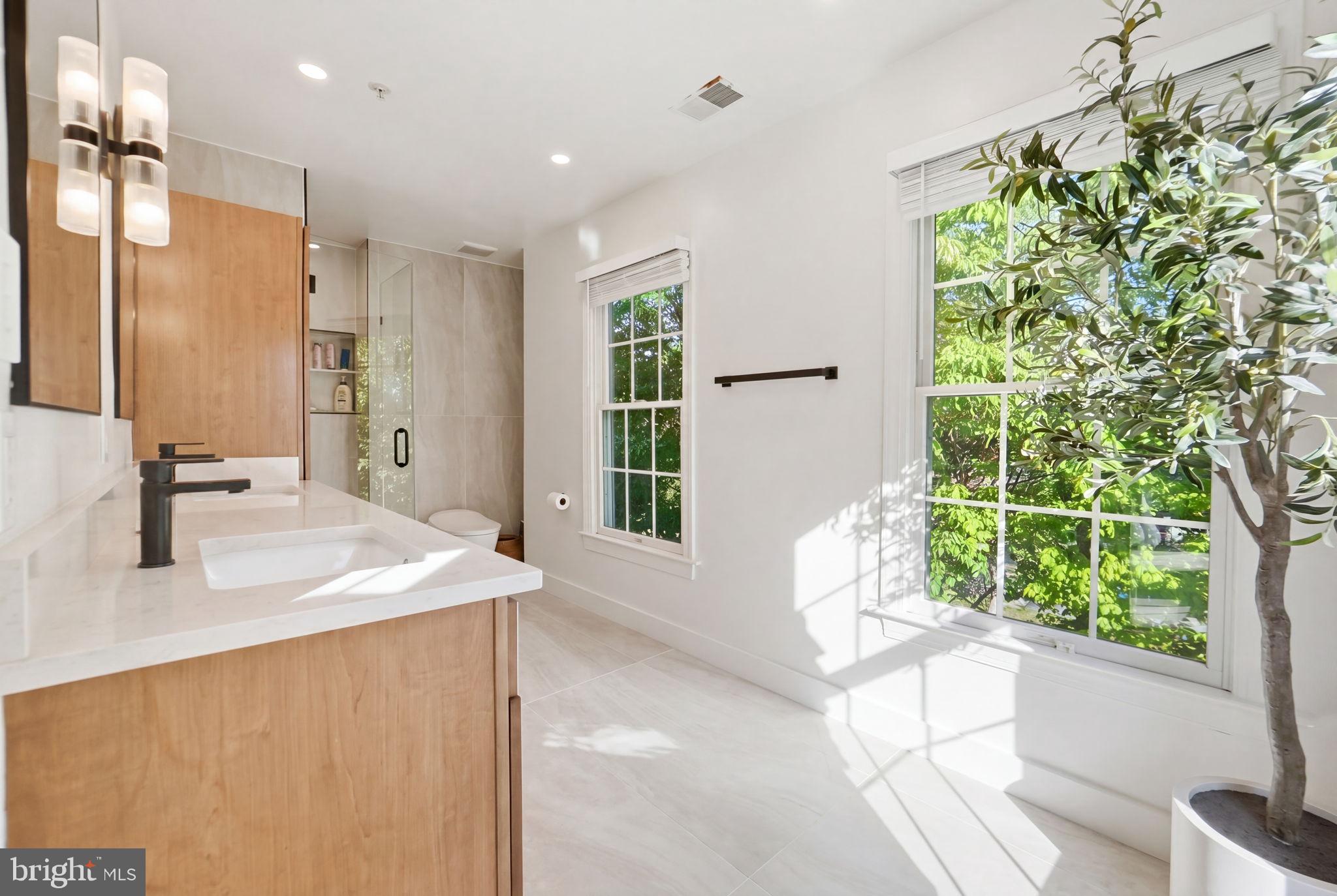 MCLEAN CREST - Residential
