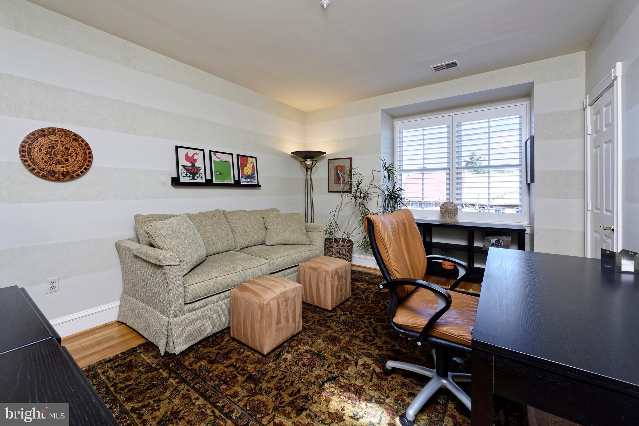 QUEENS ROW - Residential