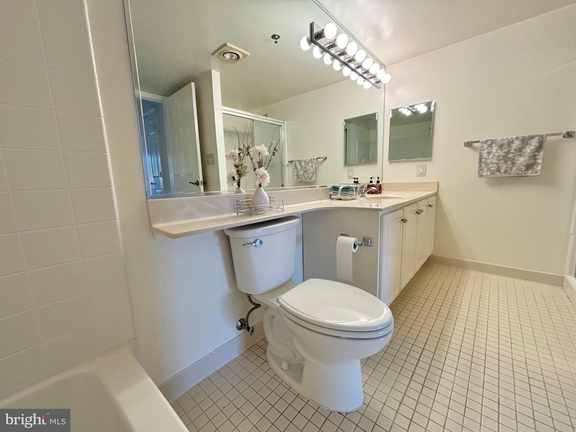 LEISURE WORLD - Residential