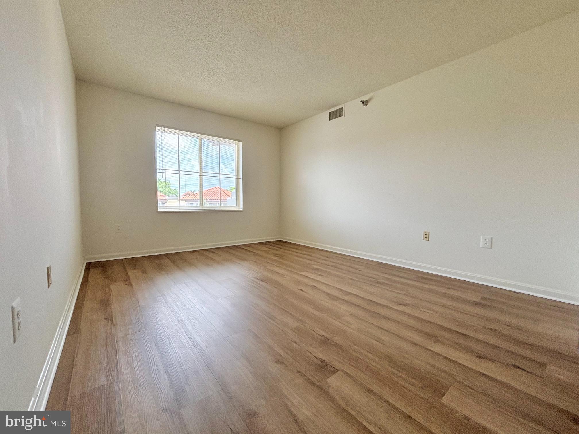 LEISURE WORLD - Residential