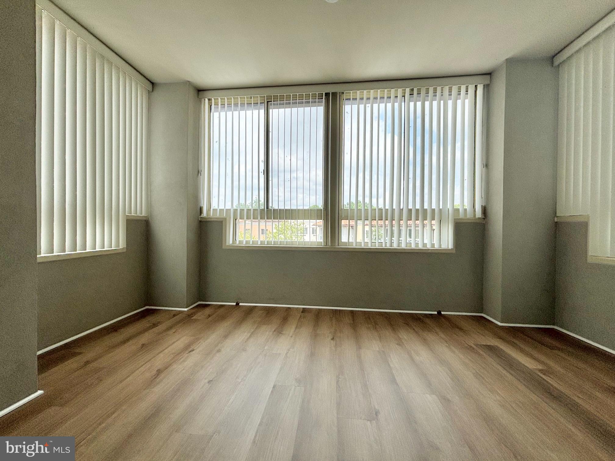 LEISURE WORLD - Residential