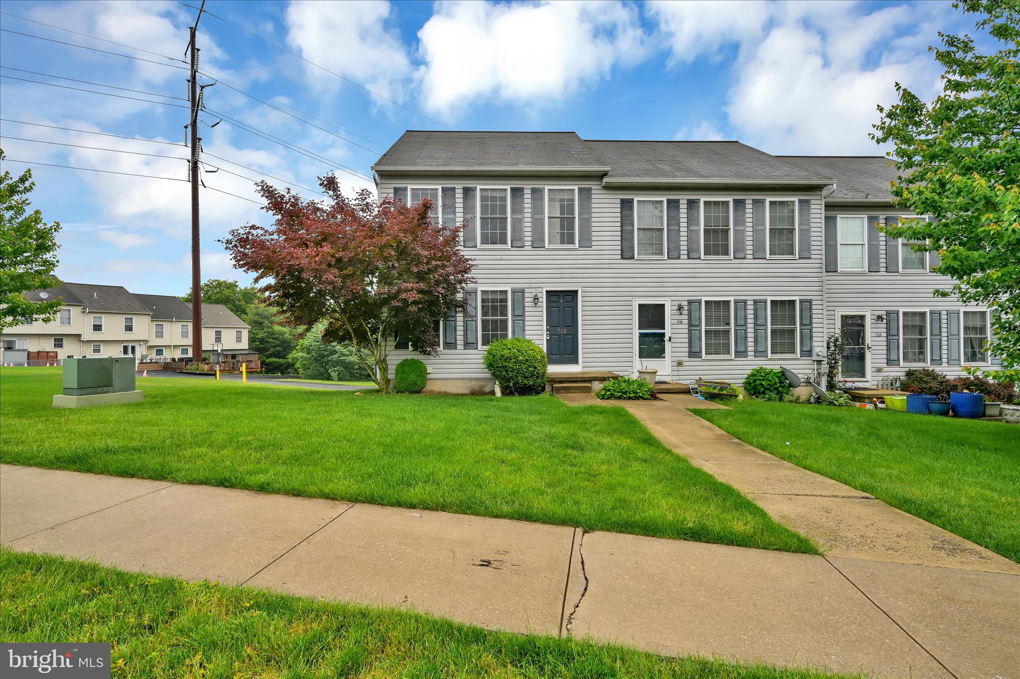 Welcome to 712 Knoll Drive! This well-maintained end-of-row townhome offers 3 bedrooms, 1.5 bathrooms, a finished basement, and a one-car garage. Fresh new carpet has been installed throughout the bedrooms, hallway, stairs, and basement, giving the home a clean and updated feel. The kitchen has also been refreshed with a brand-new fridge and stove. With plenty of living space and recent updates throughout, this home is move-in ready and waiting for its next owner! Schedule your private showing today!