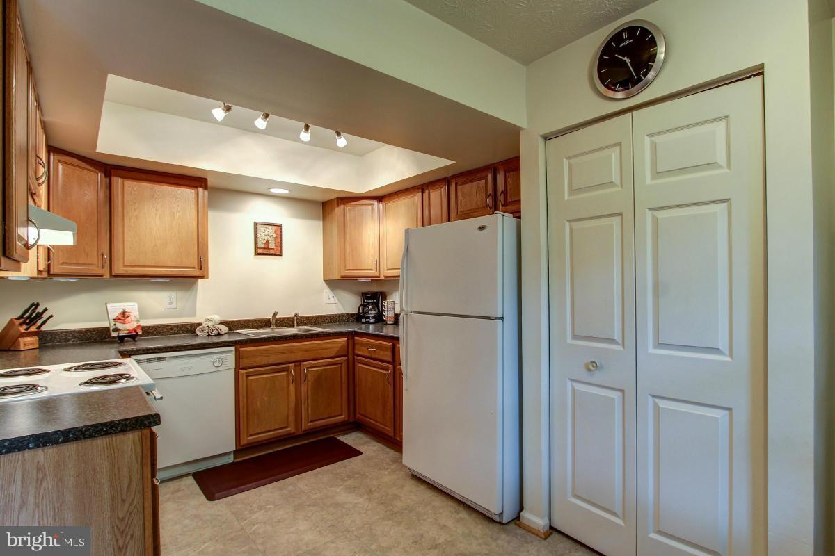 GUNNERS LAKE VILLAGE - Residential