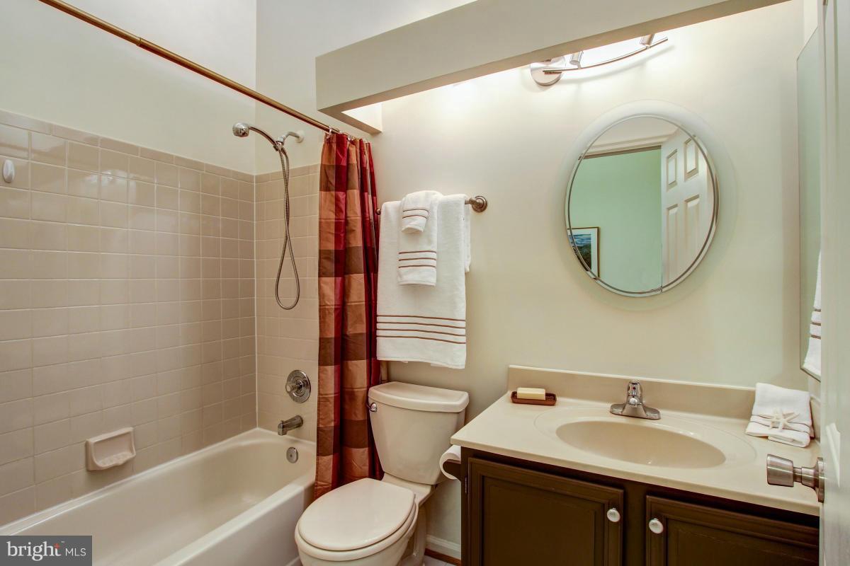 GUNNERS LAKE VILLAGE - Residential