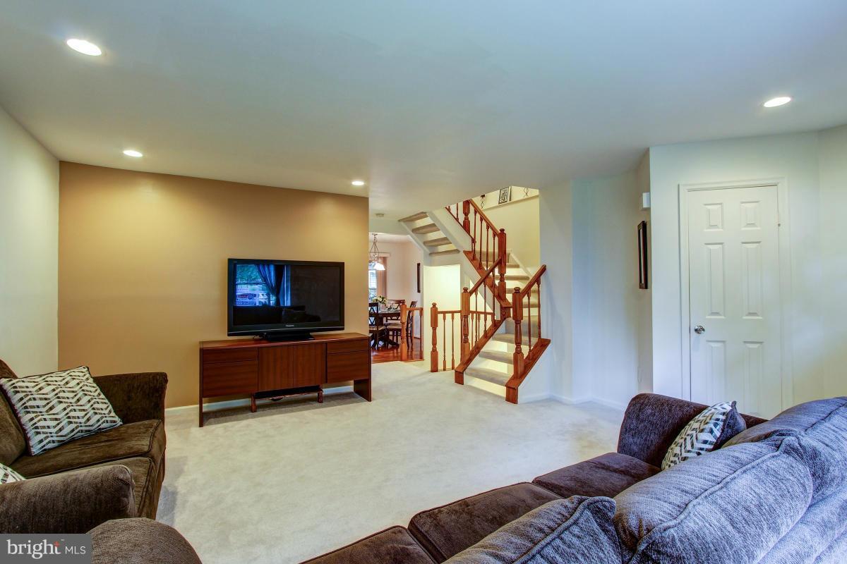 GUNNERS LAKE VILLAGE - Residential