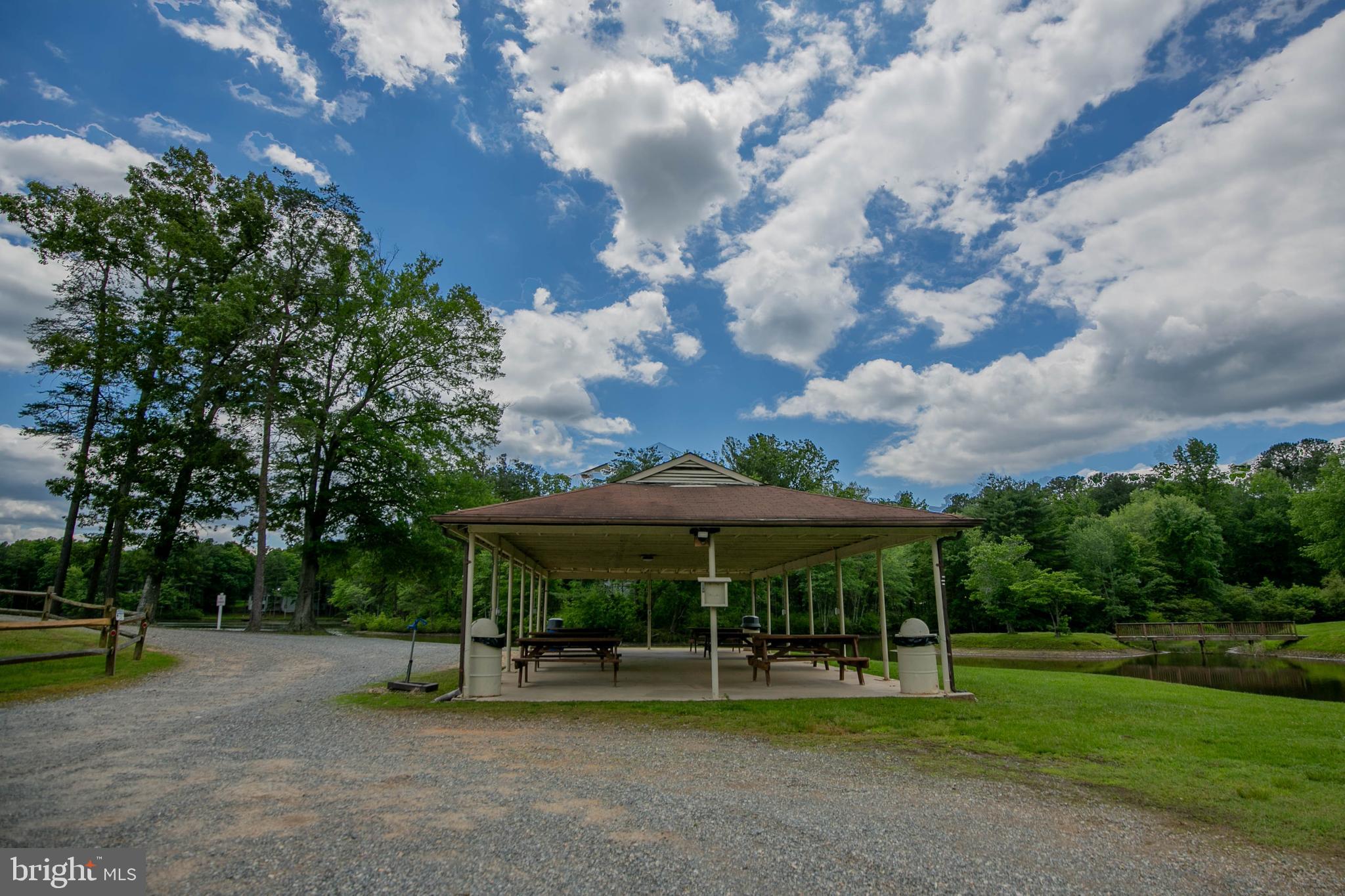 LAKE LAND OR - Residential
