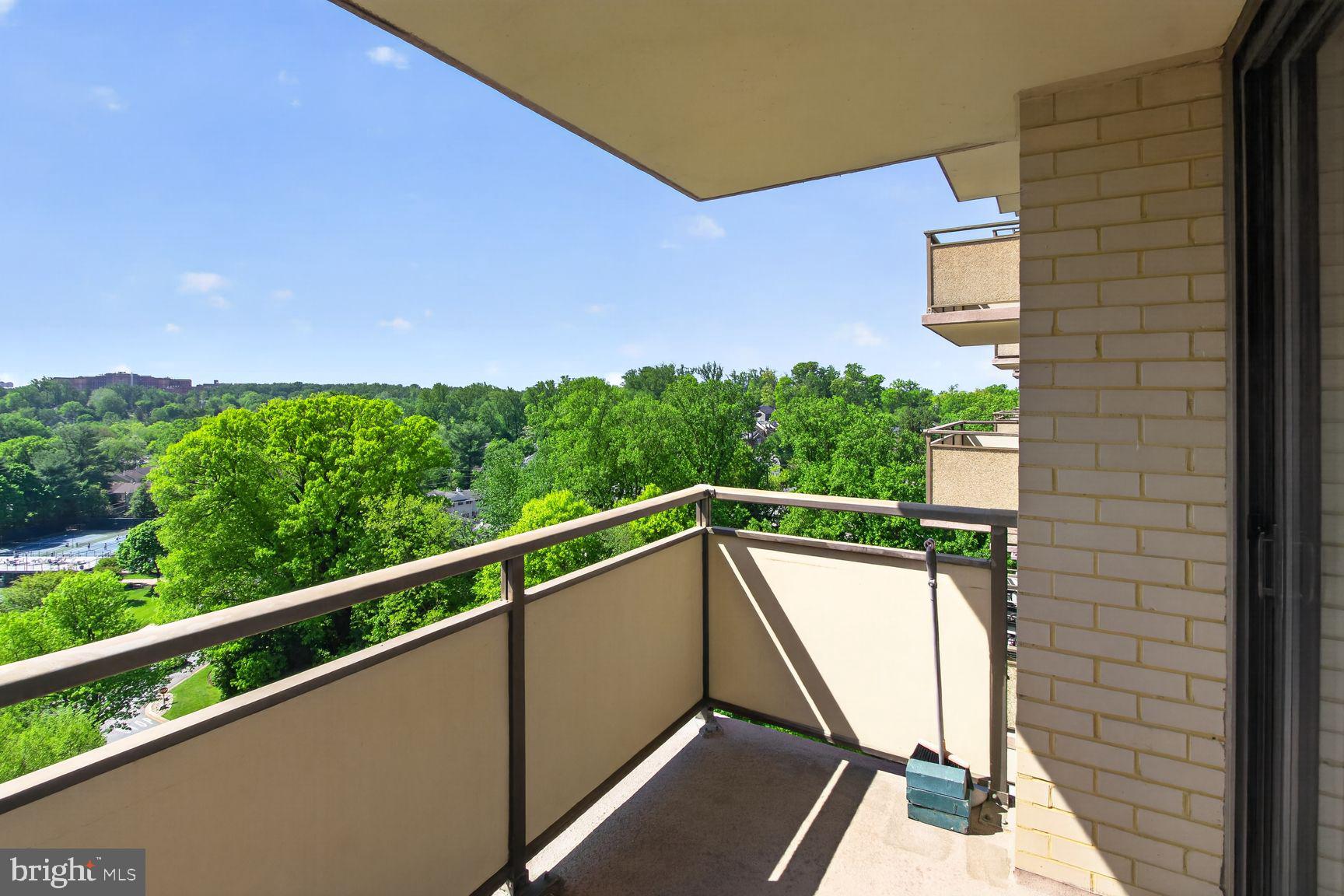 PROMENADE TOWERS - Residential