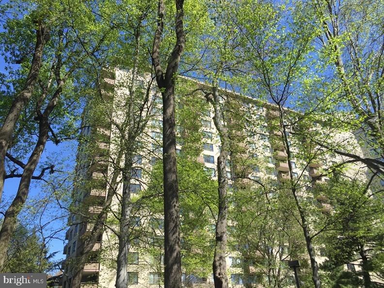 PROMENADE TOWERS - Residential