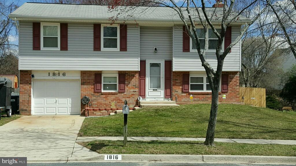 Lovely split foyer.