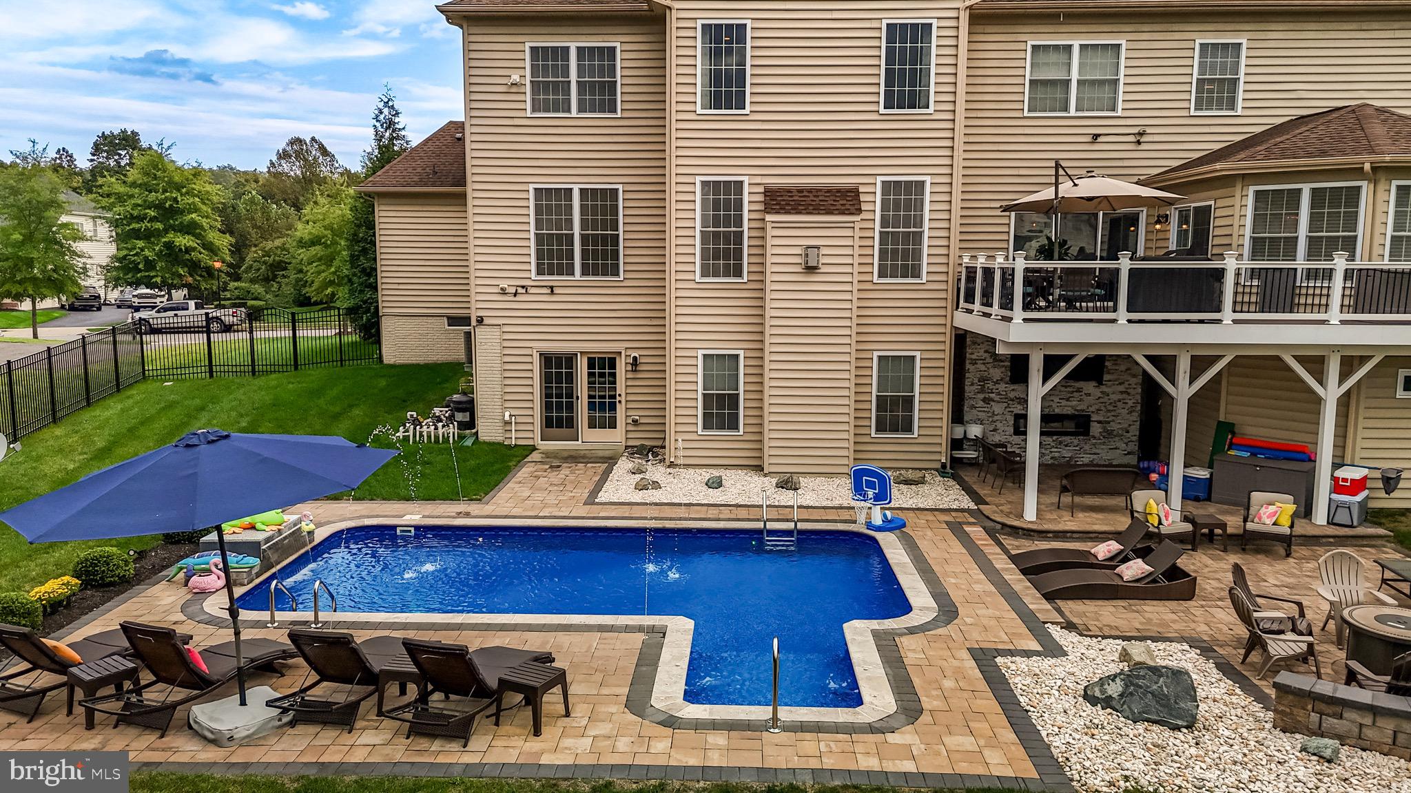 MARLBORO RIDGE - Residential