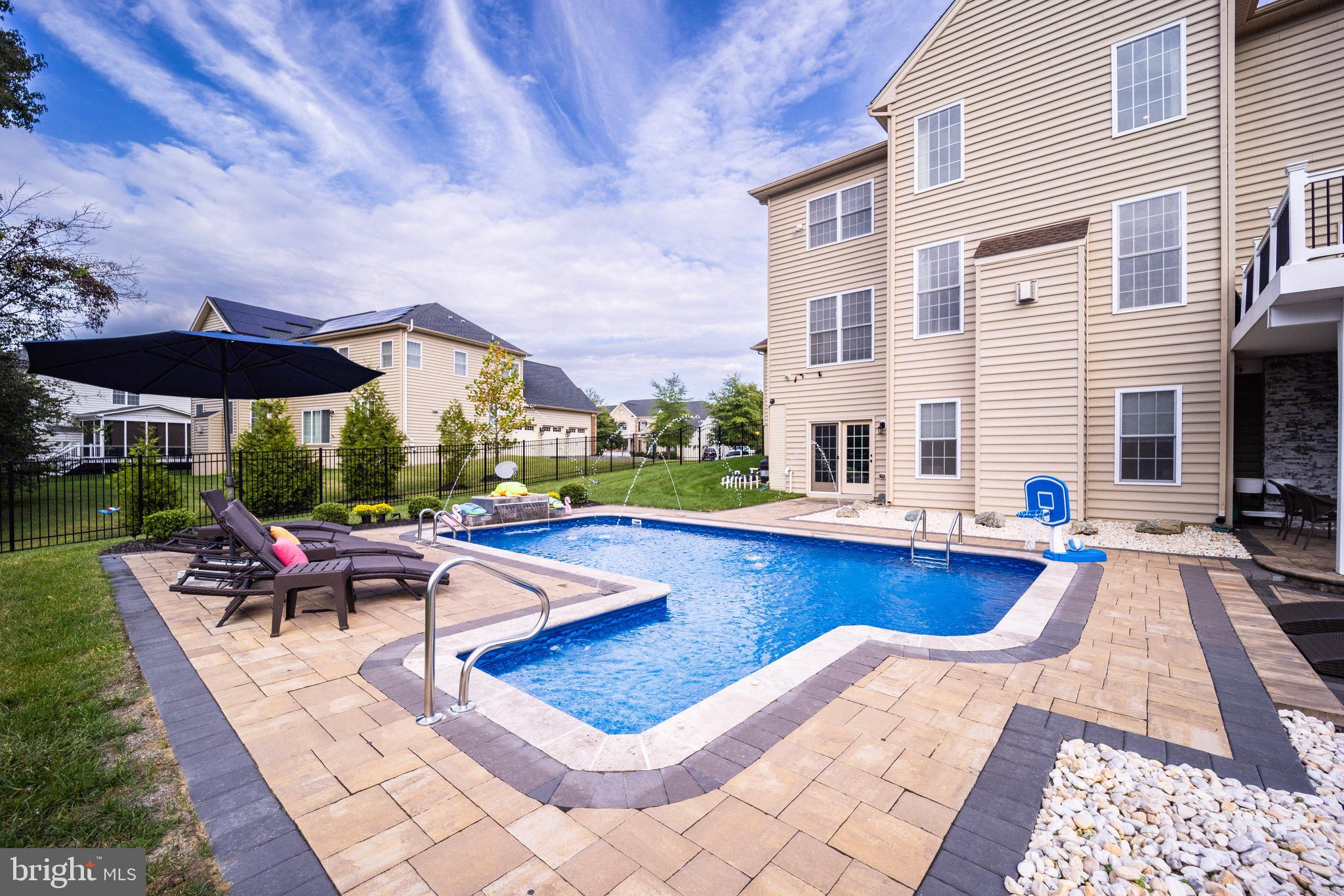 MARLBORO RIDGE - Residential