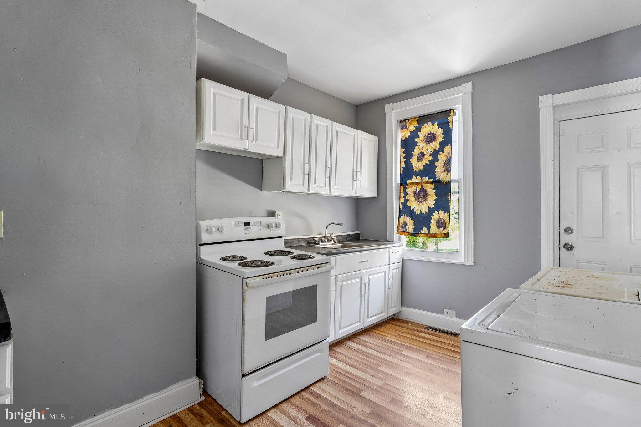 BROADWAY EAST - Residential