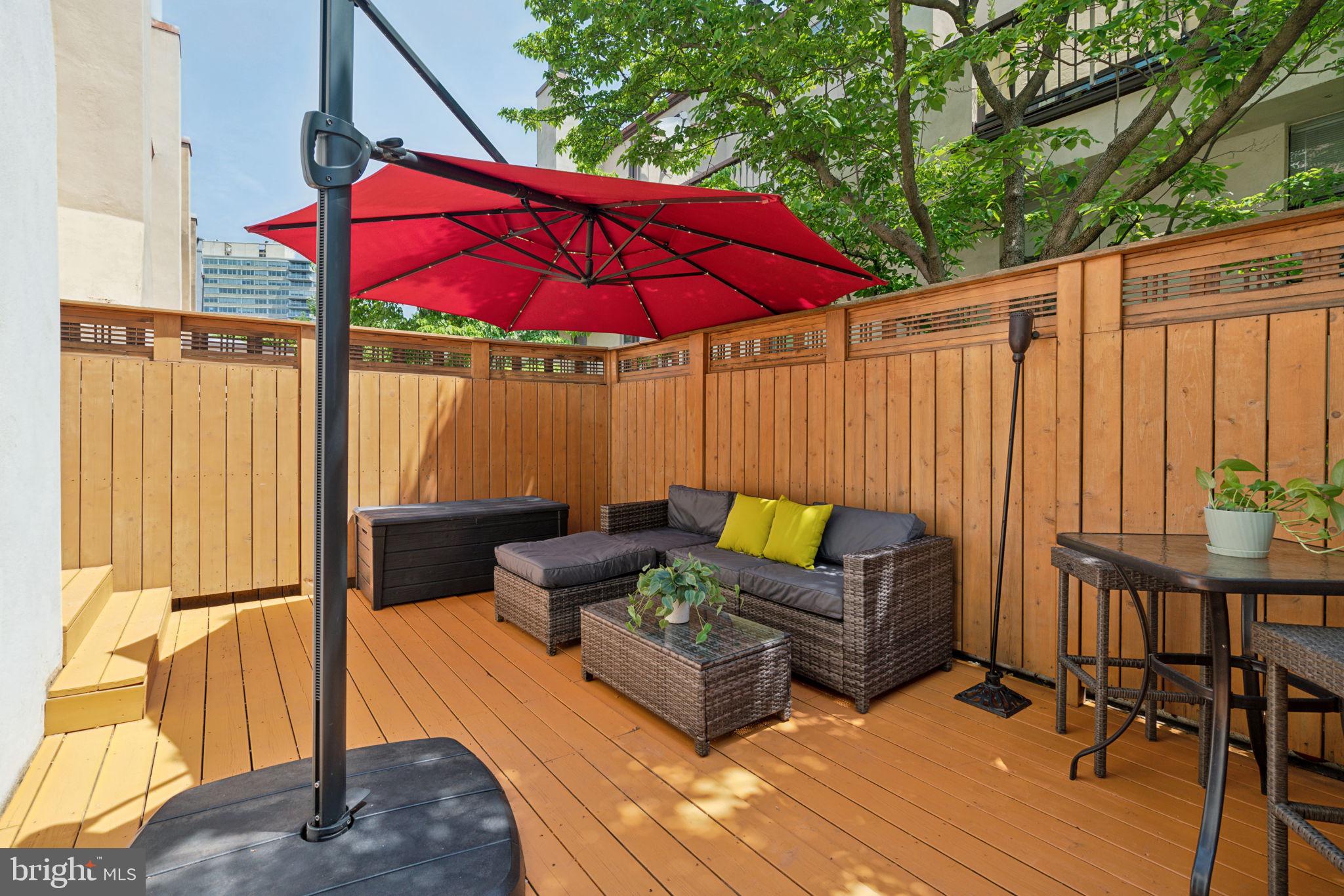 LOGAN SQUARE - Residential