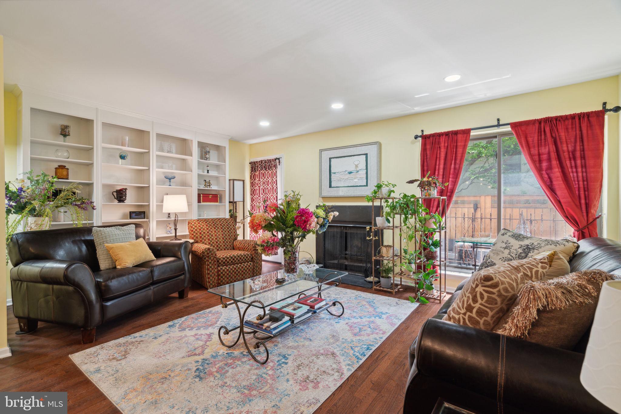 LOGAN SQUARE - Residential