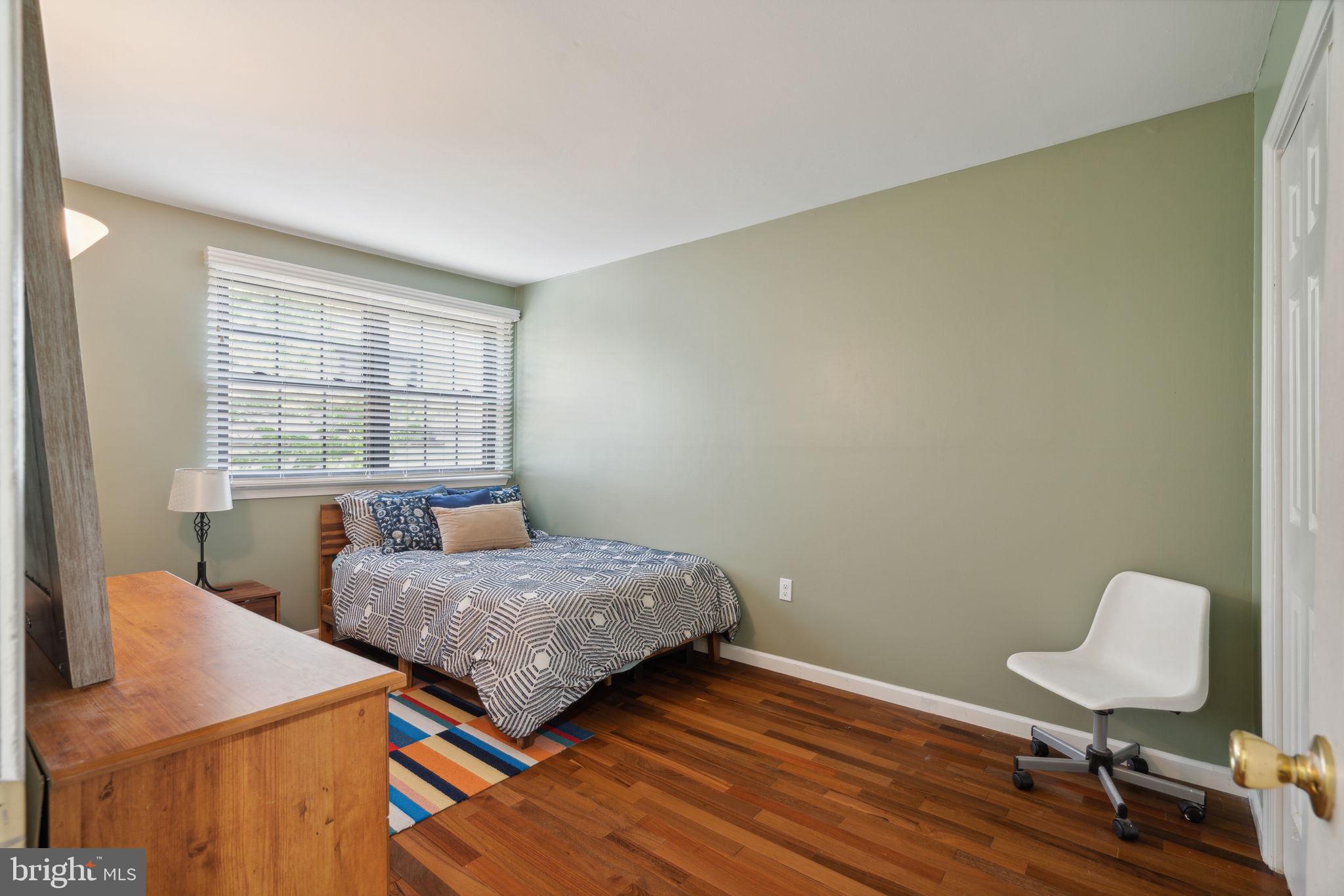 LOGAN SQUARE - Residential