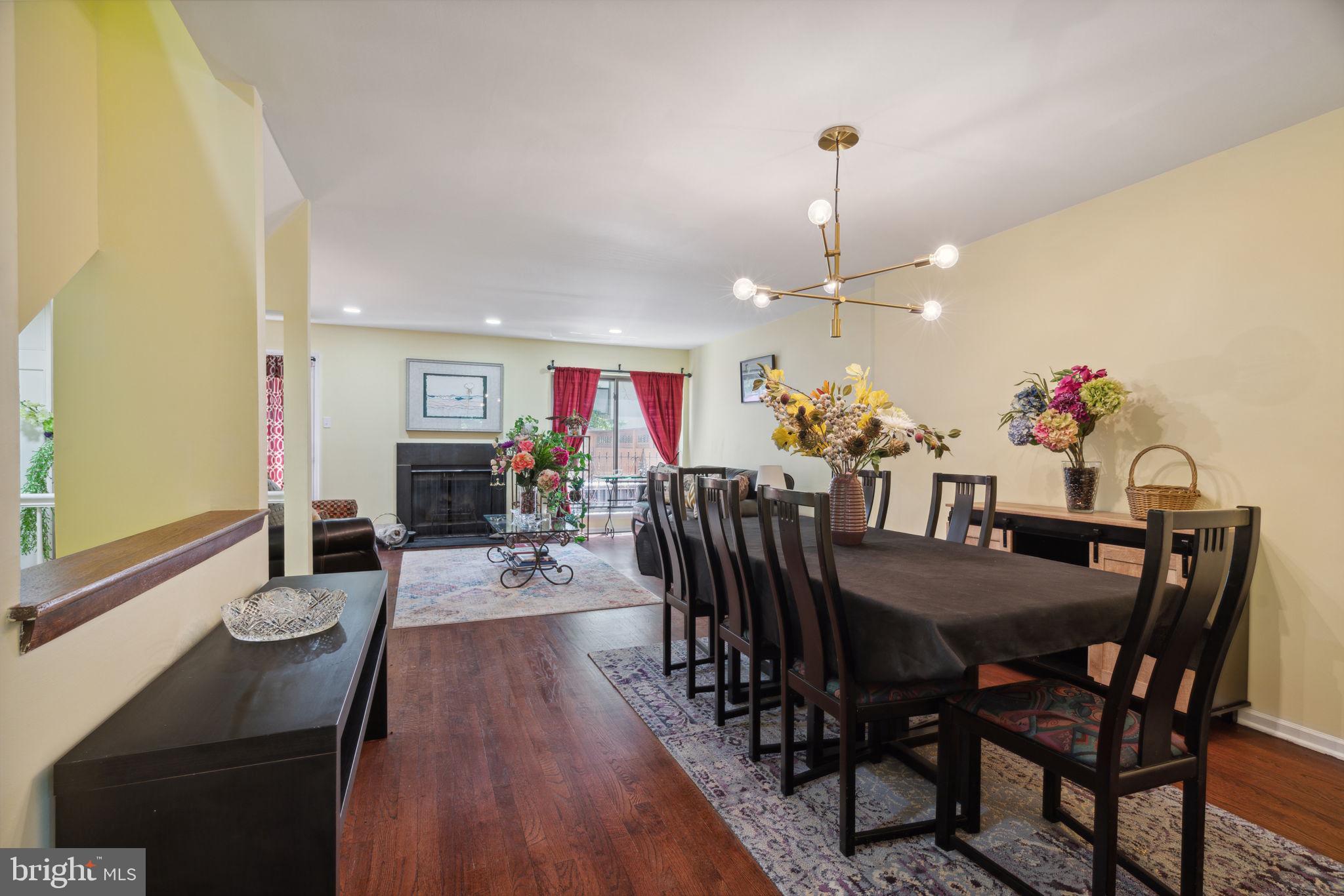 LOGAN SQUARE - Residential