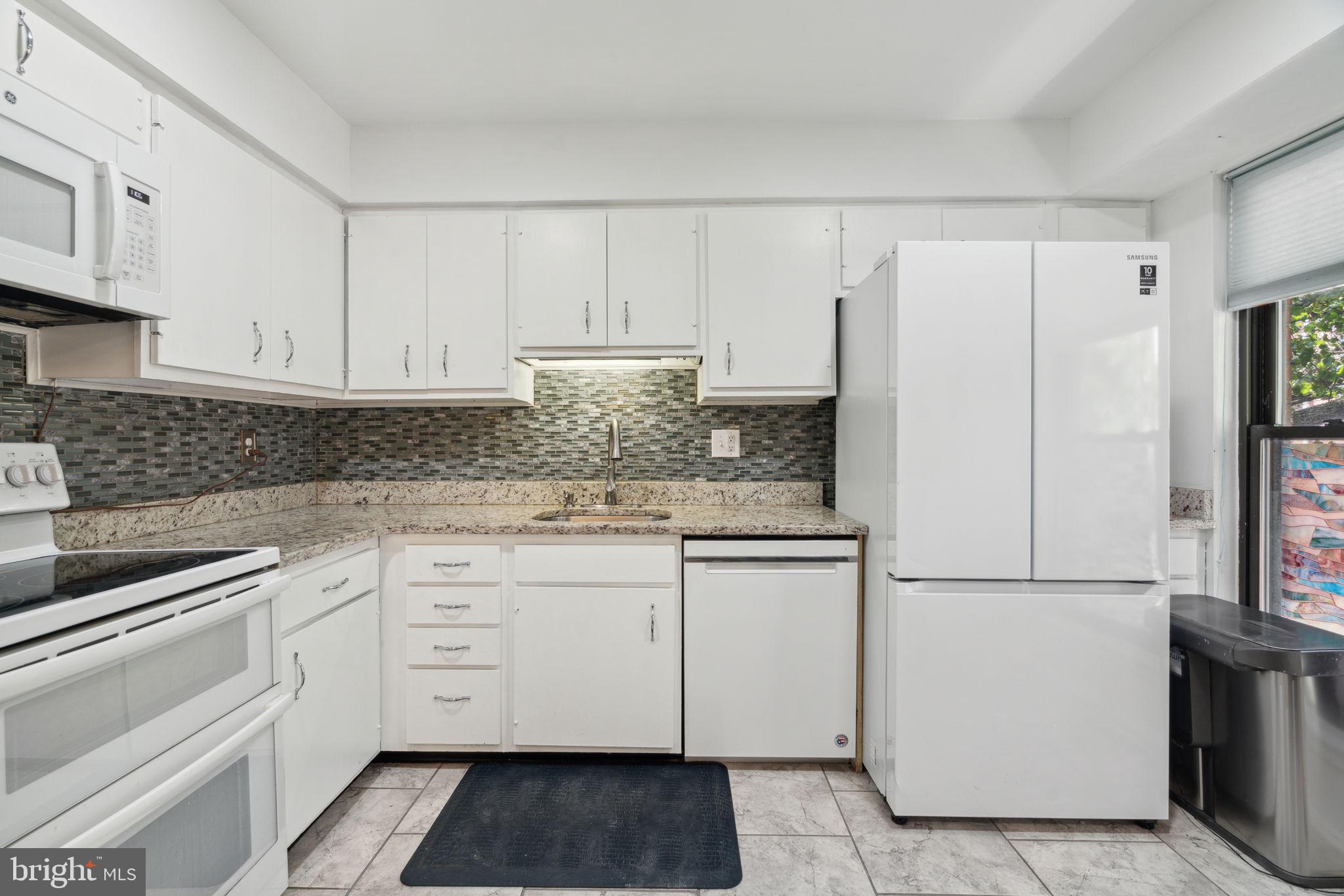 LOGAN SQUARE - Residential
