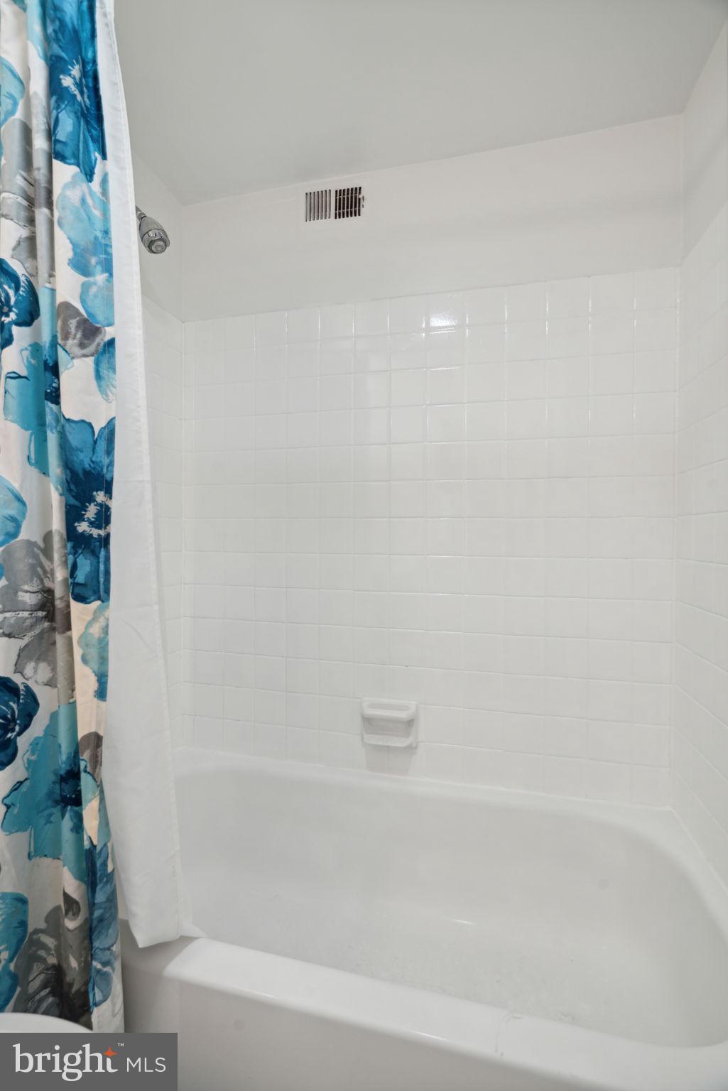 LOGAN SQUARE - Residential