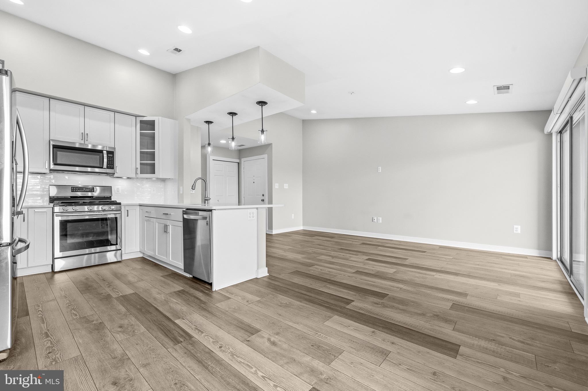 ASHBURN VILLAGE - Residential