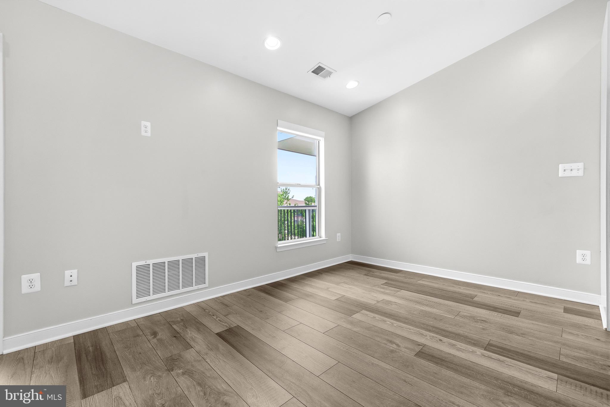 ASHBURN VILLAGE - Residential