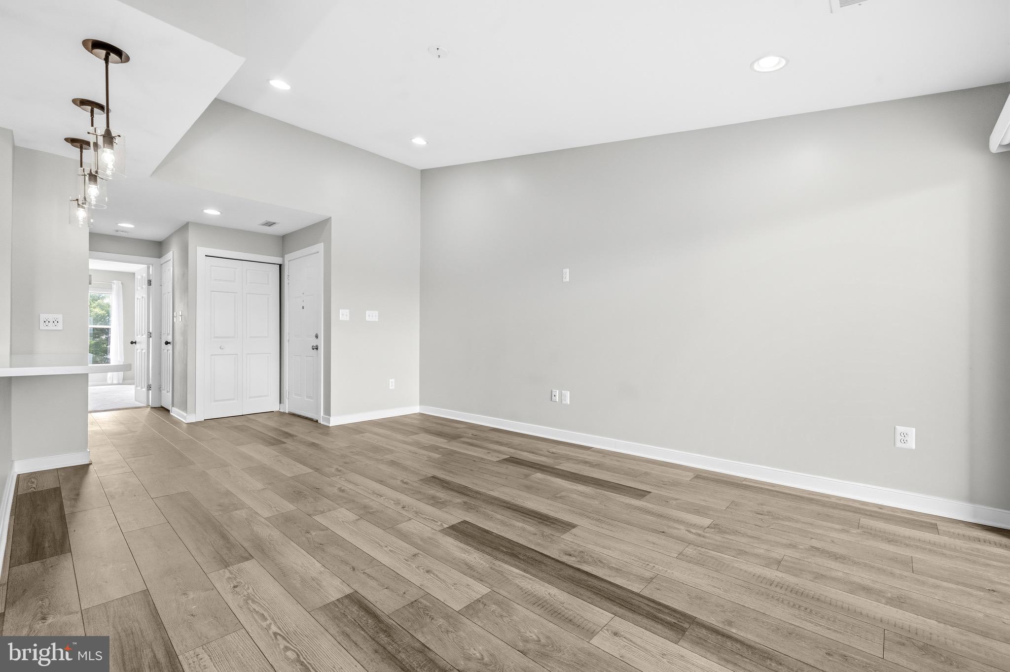 ASHBURN VILLAGE - Residential