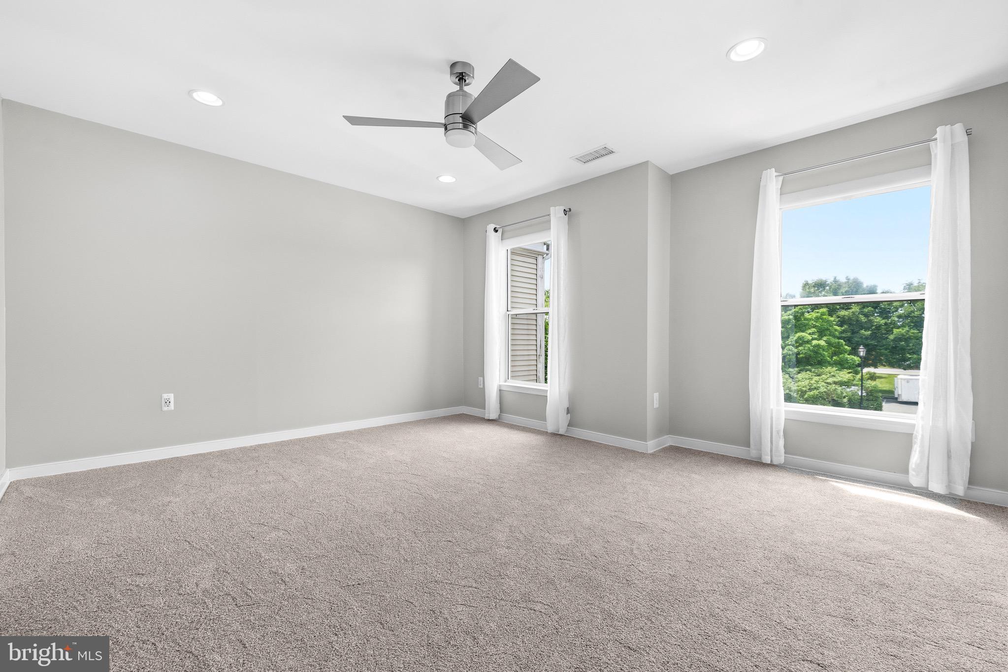 ASHBURN VILLAGE - Residential