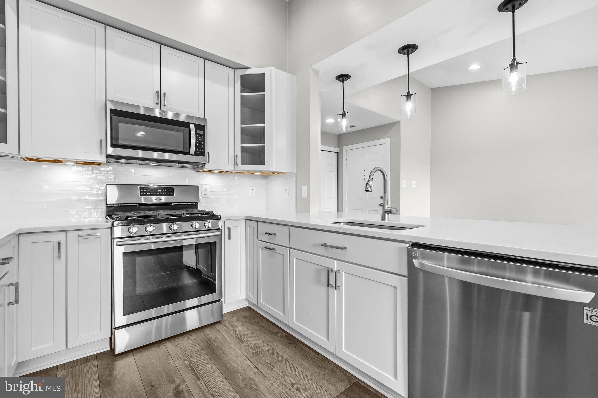ASHBURN VILLAGE - Residential