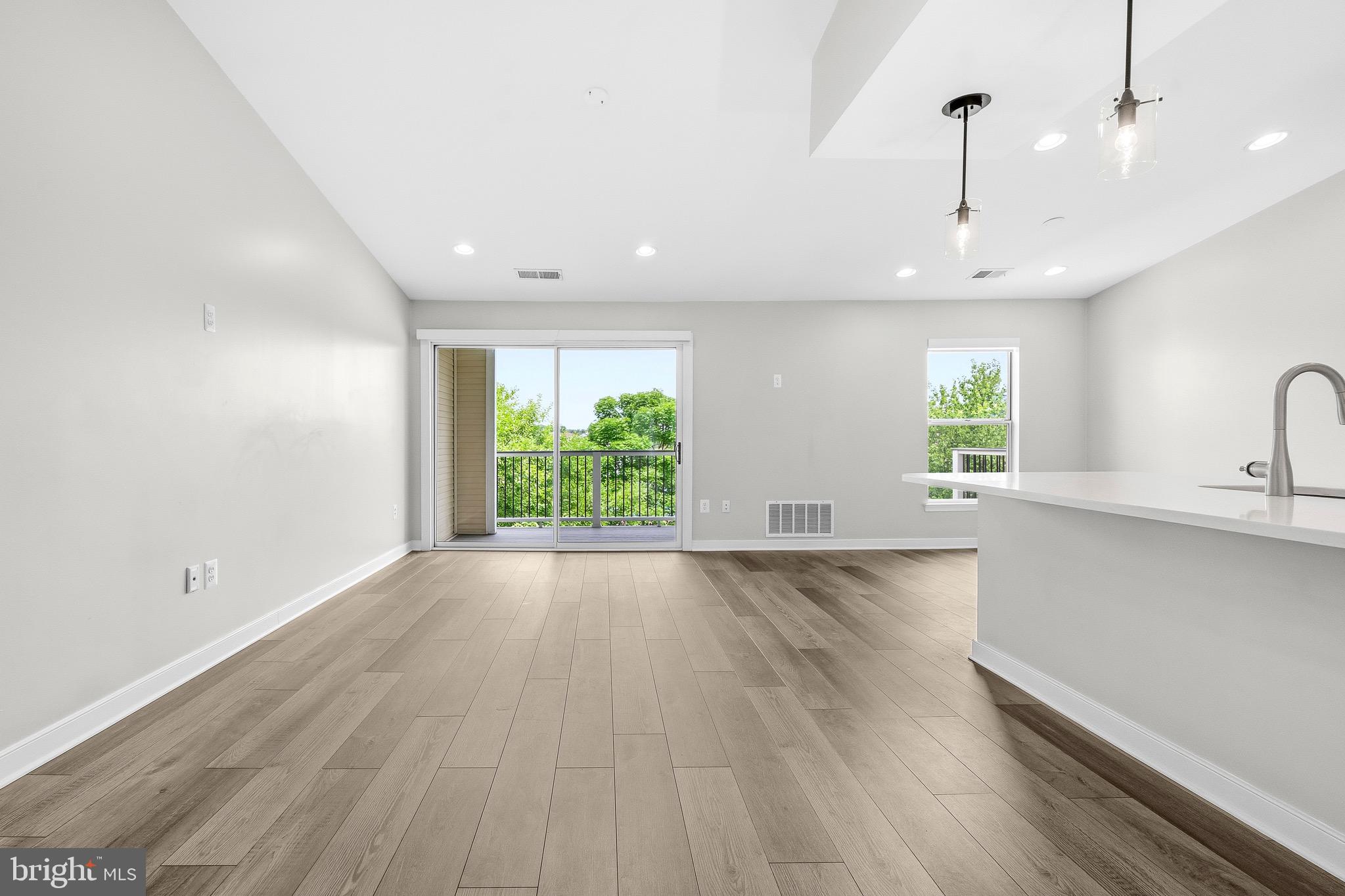 ASHBURN VILLAGE - Residential