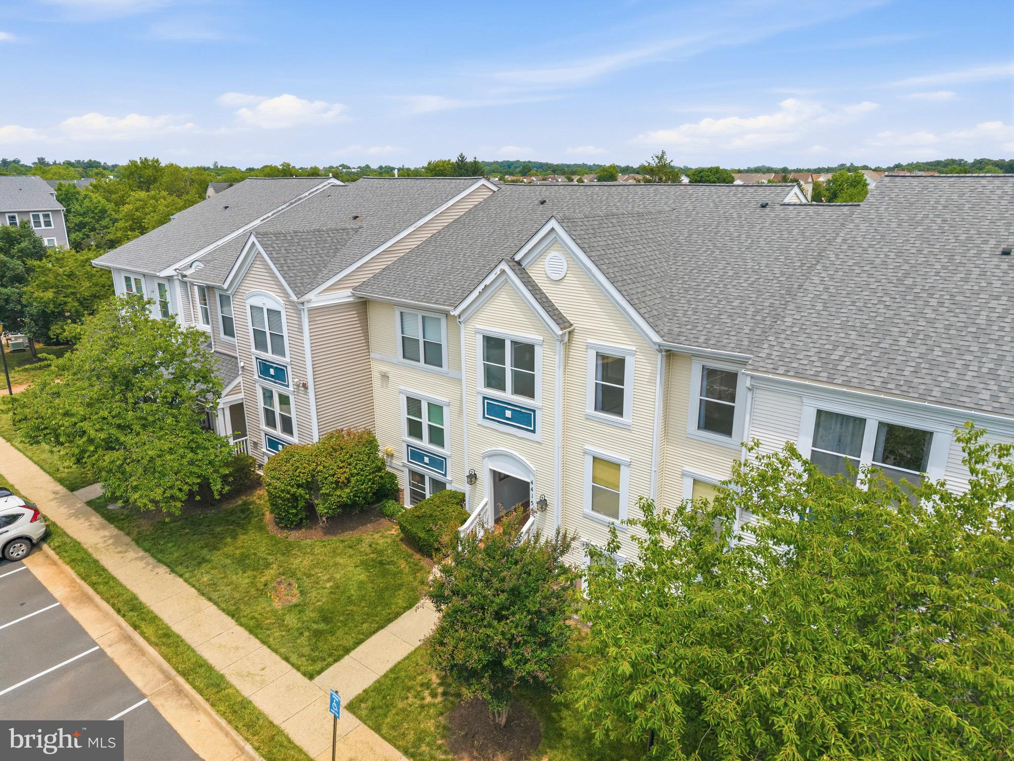 ASHBURN VILLAGE - Residential