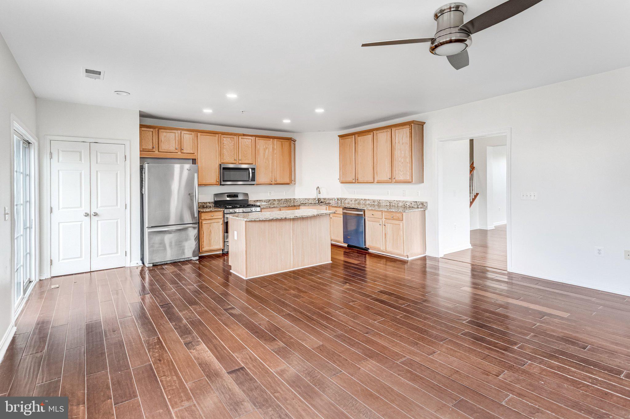 MARKET CENTER CONDOMINIUM - Residential