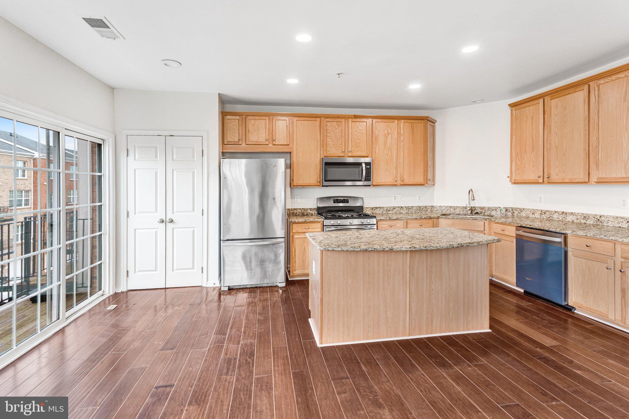MARKET CENTER CONDOMINIUM - Residential