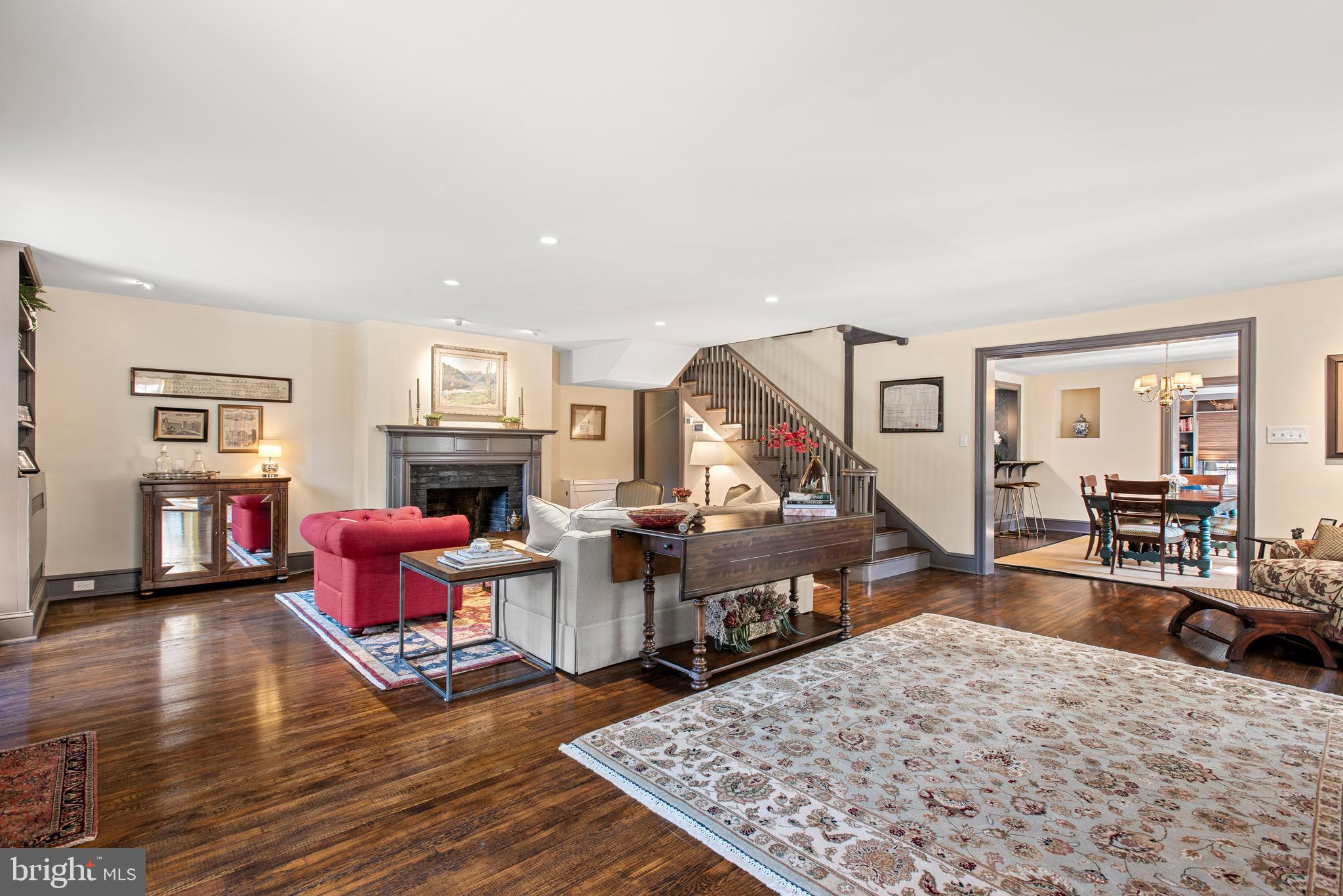 CHESTNUT HILL - Residential