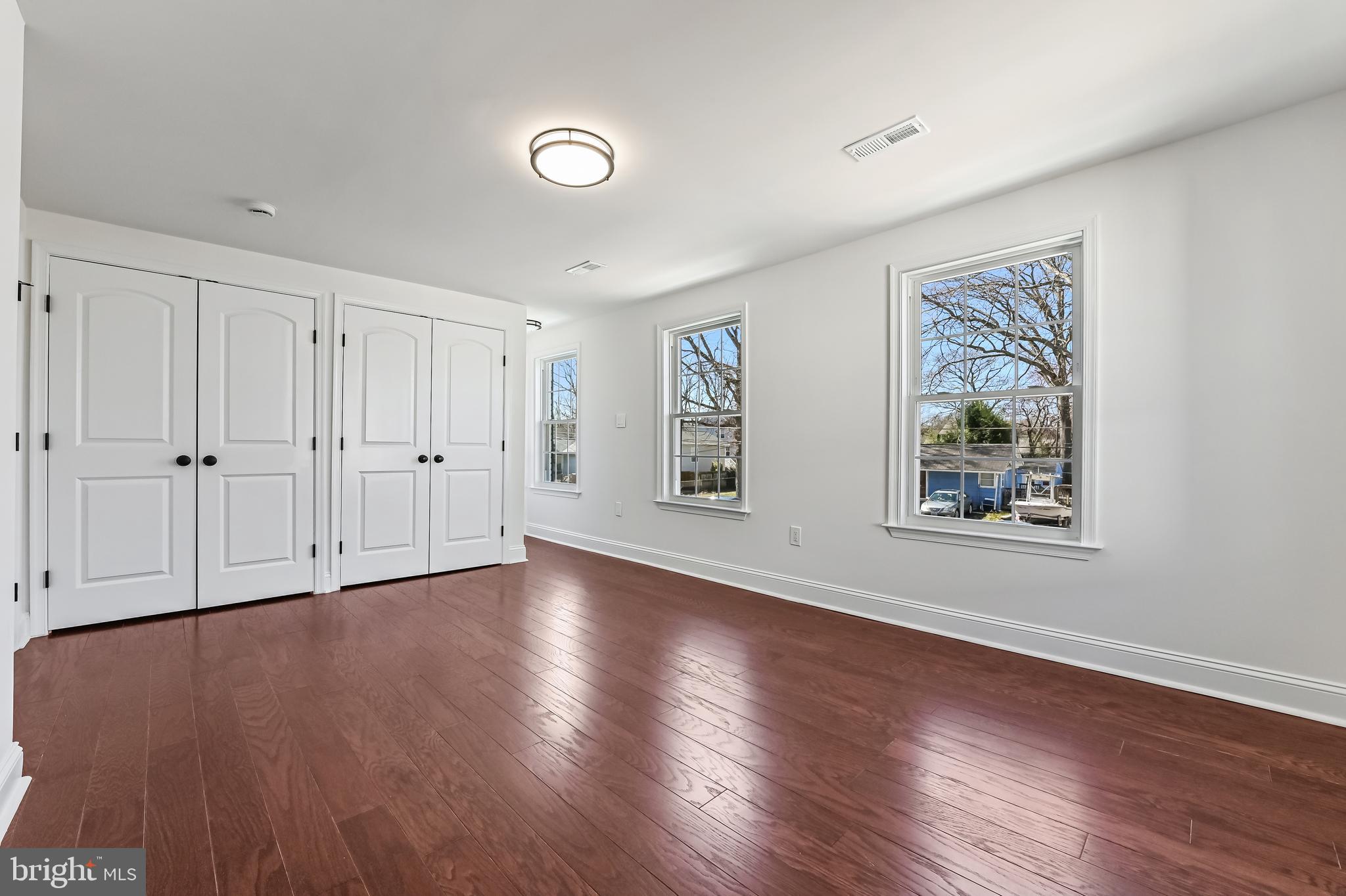 WOODLAND BEACH - Residential