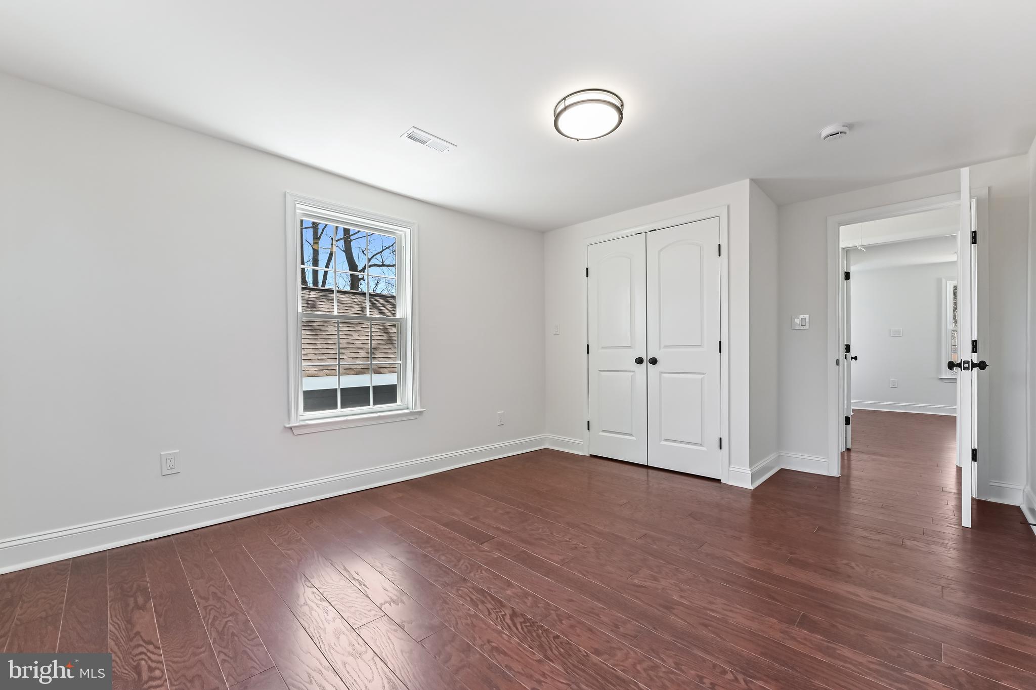 WOODLAND BEACH - Residential