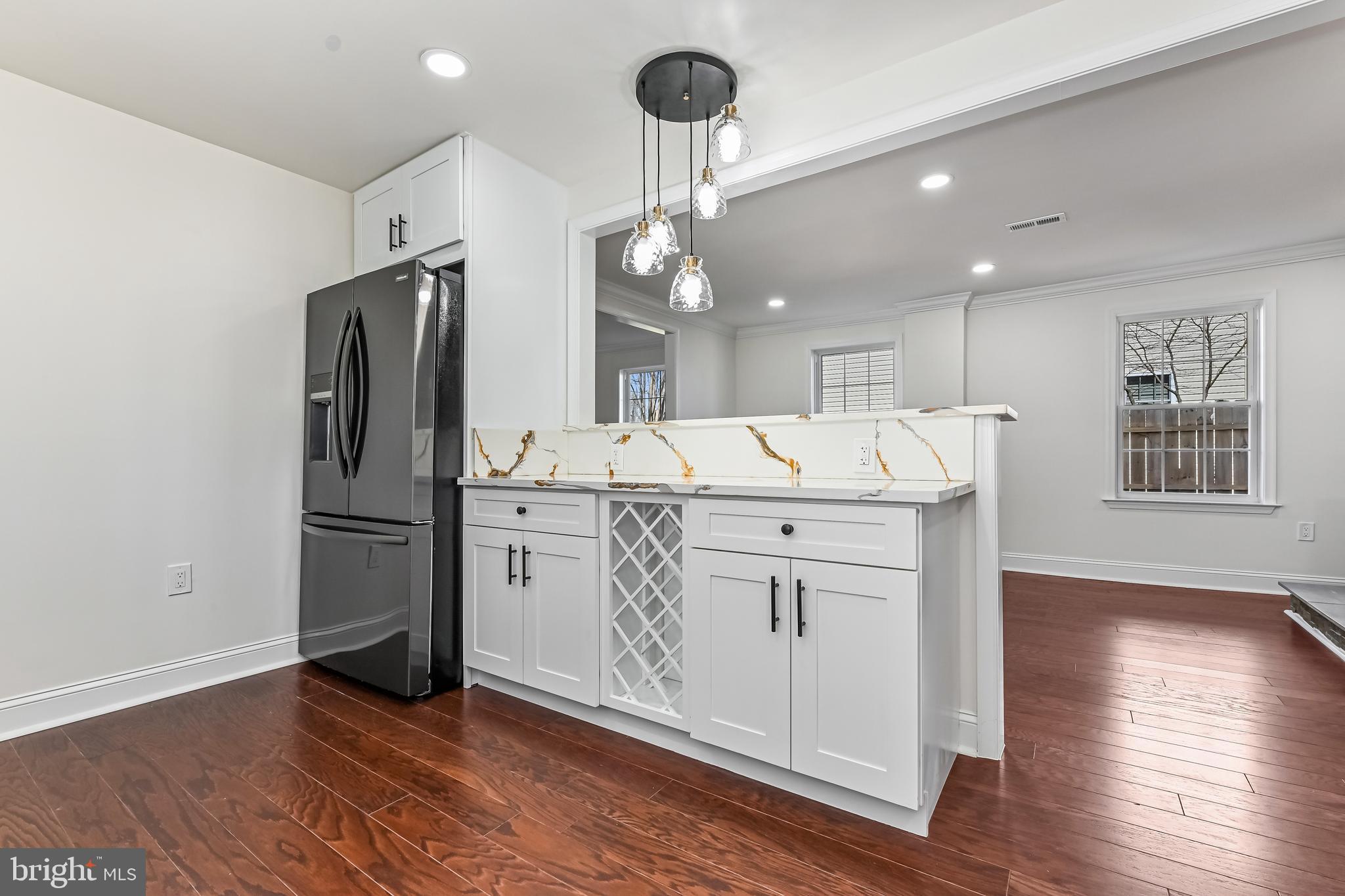 WOODLAND BEACH - Residential