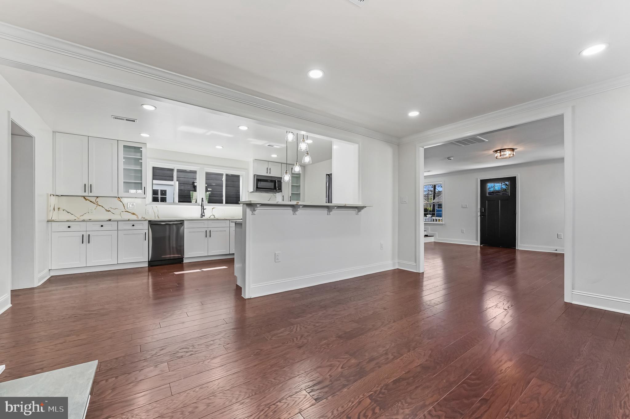 WOODLAND BEACH - Residential