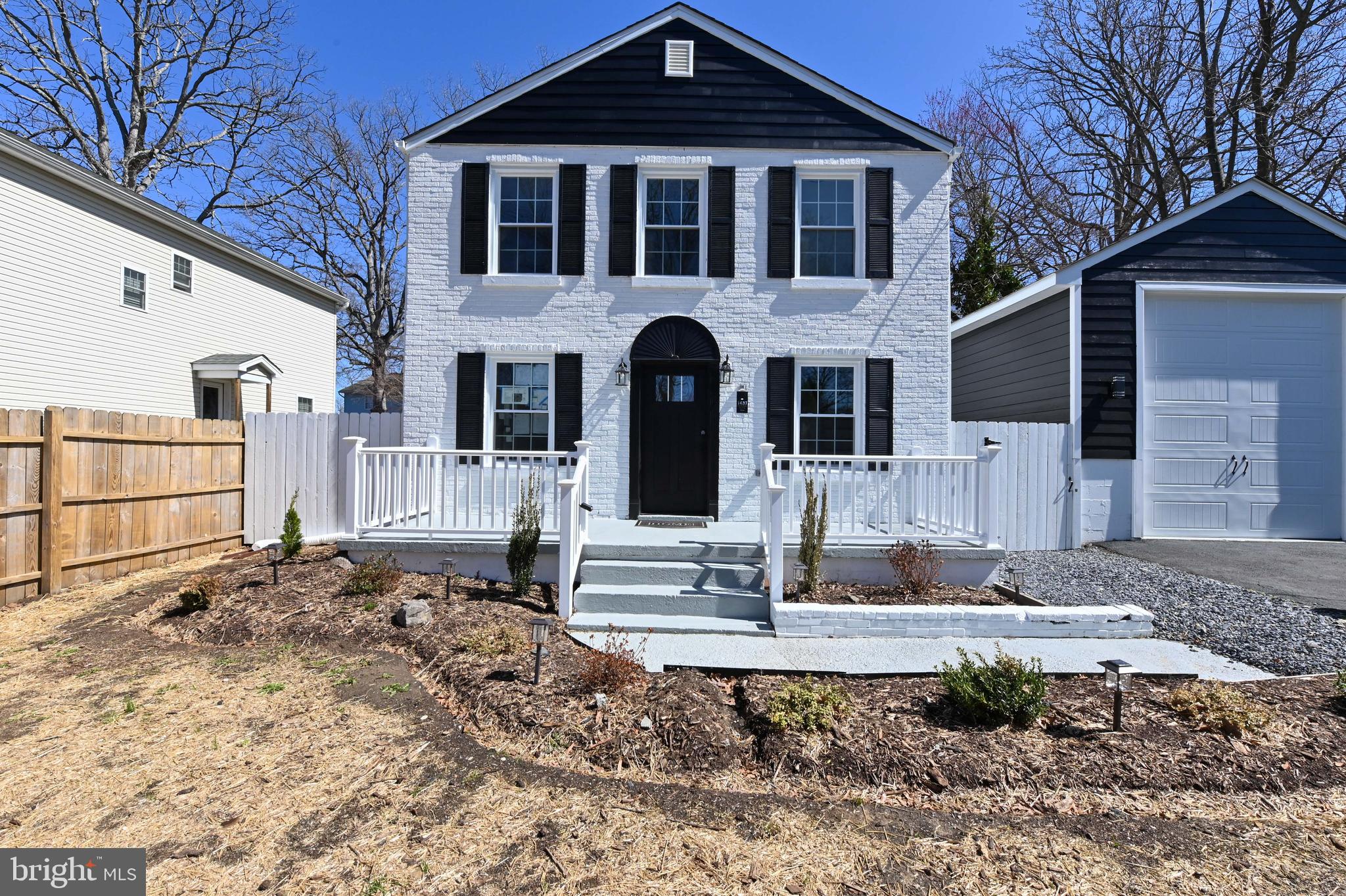 WOODLAND BEACH - Residential