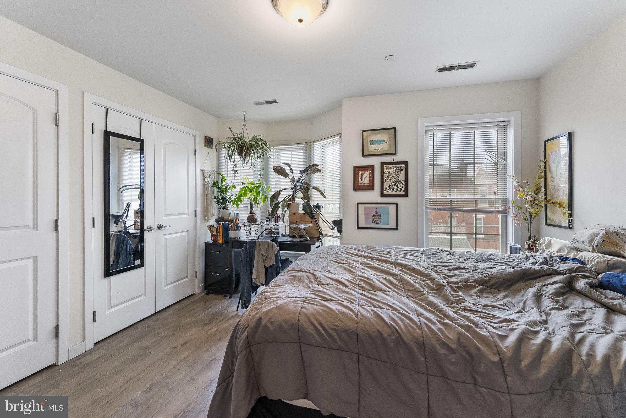 PHILADELPHIA (NORTH) - Commercial Sale