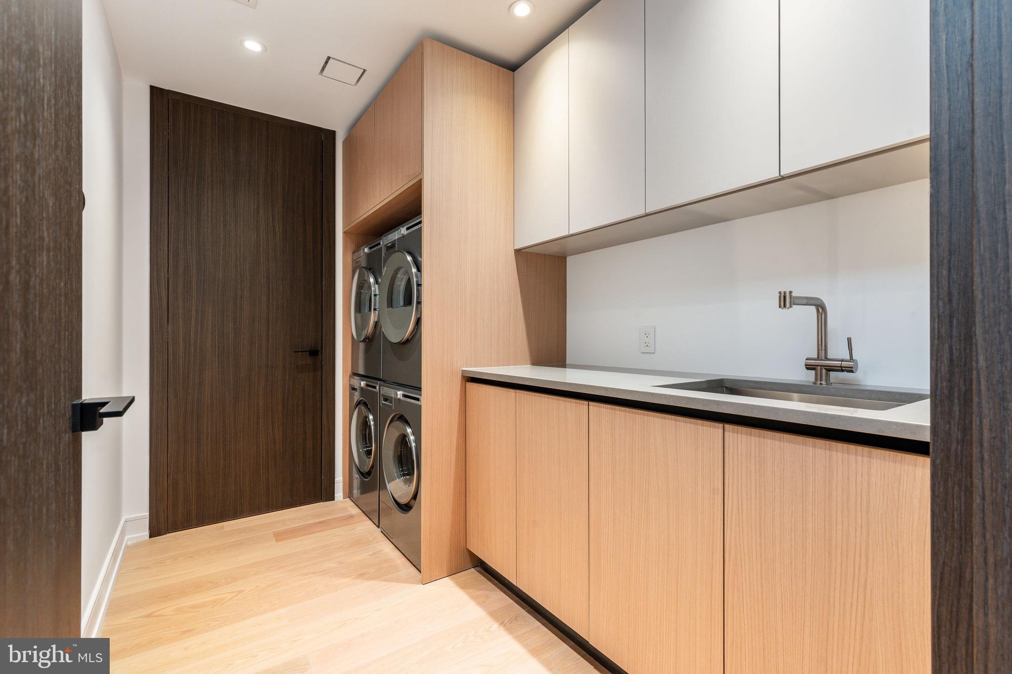 WASHINGTON SQ - Residential