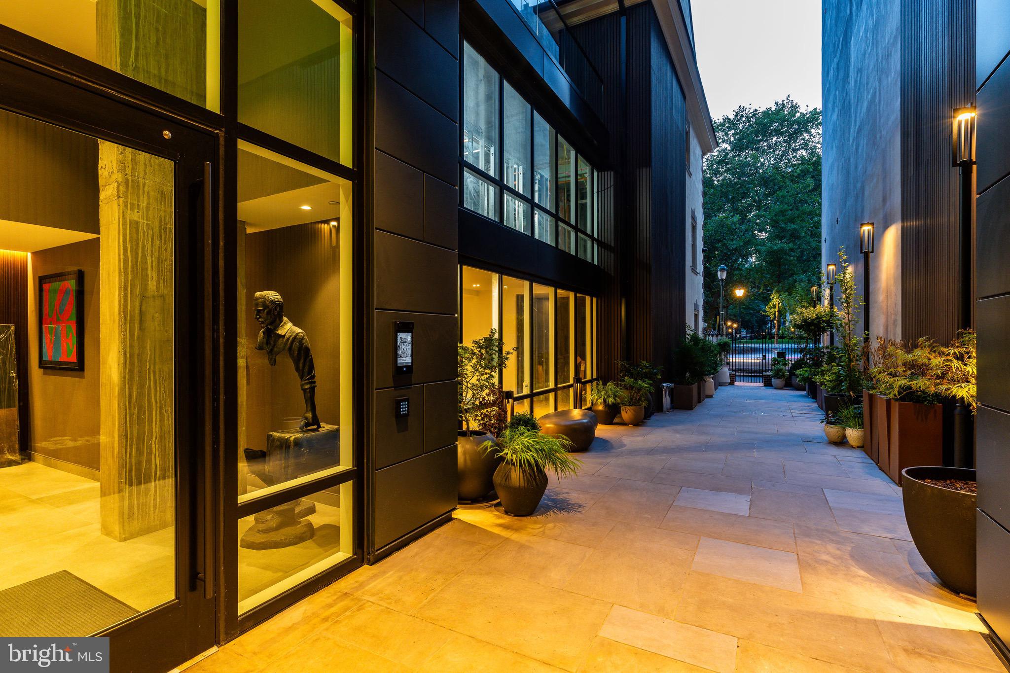 WASHINGTON SQ - Residential