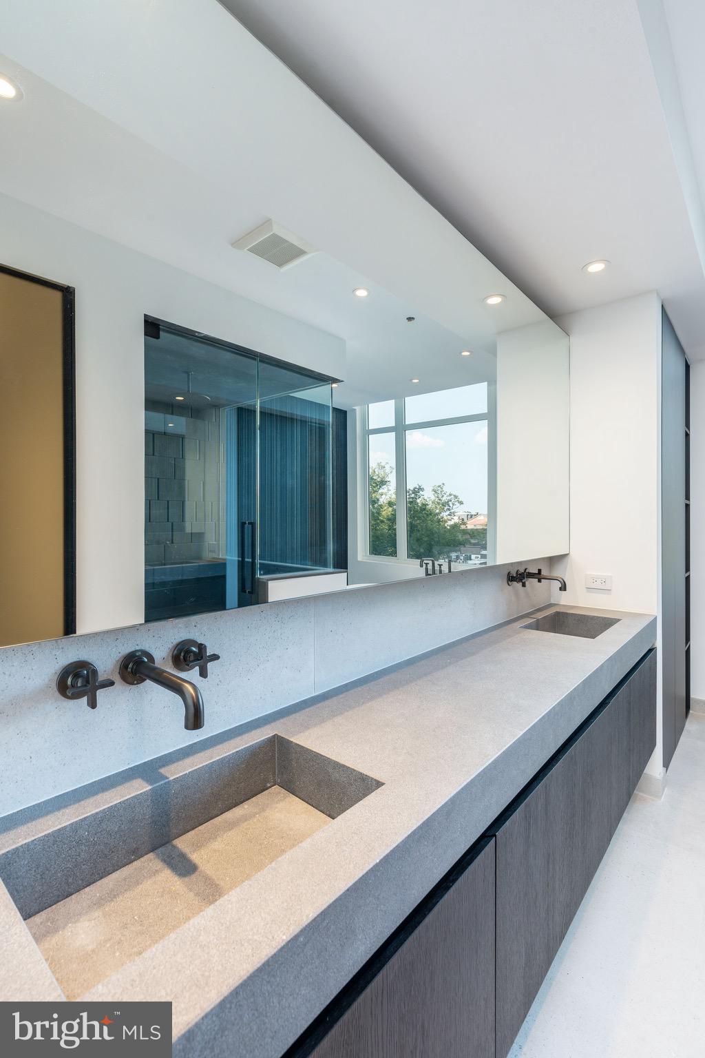 WASHINGTON SQ - Residential