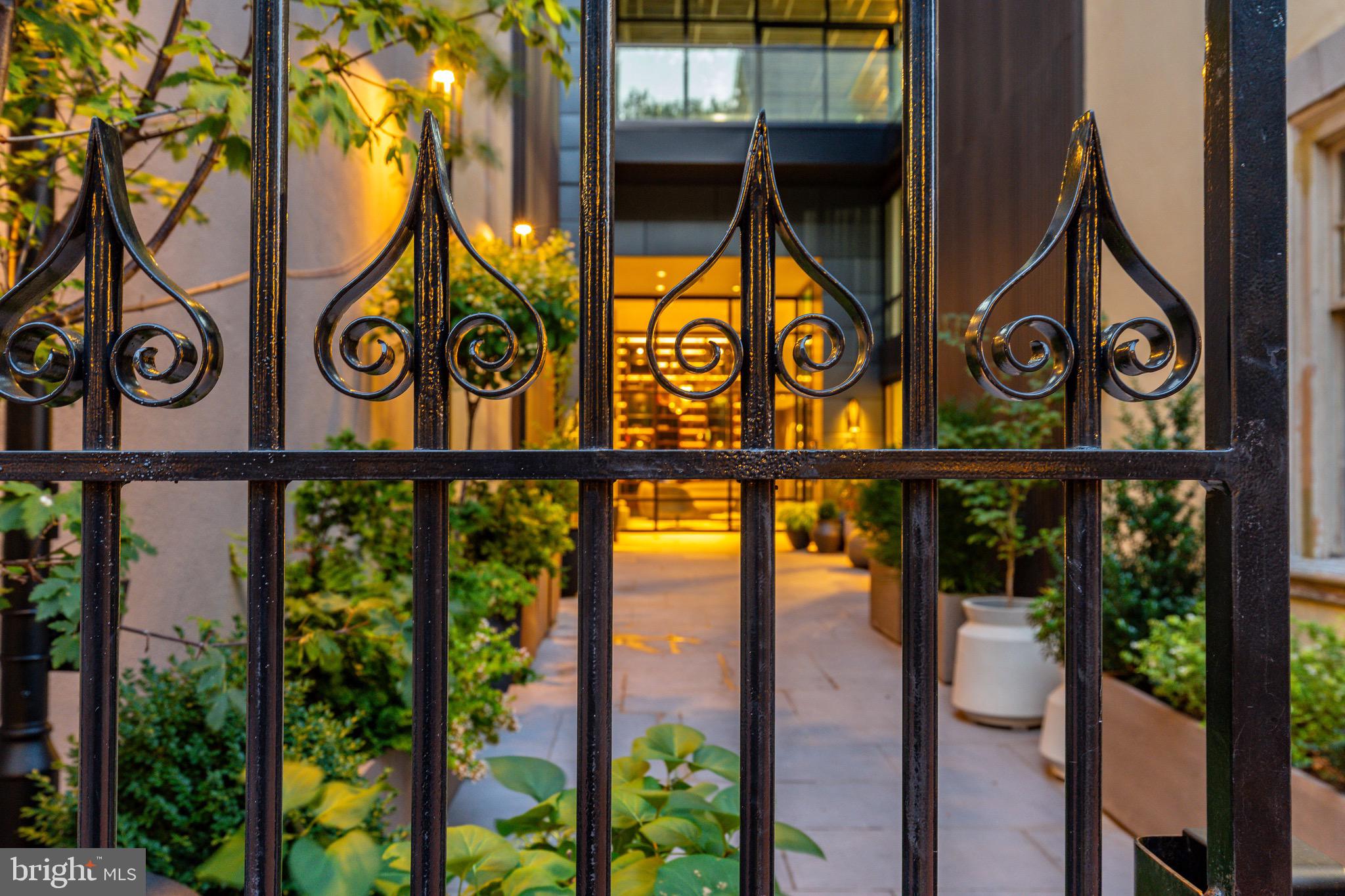 WASHINGTON SQ - Residential