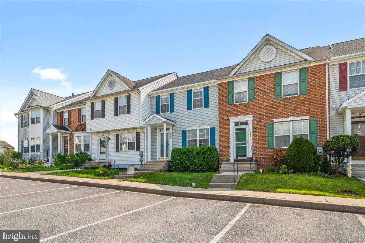 WELLINGTON TRACE - Residential