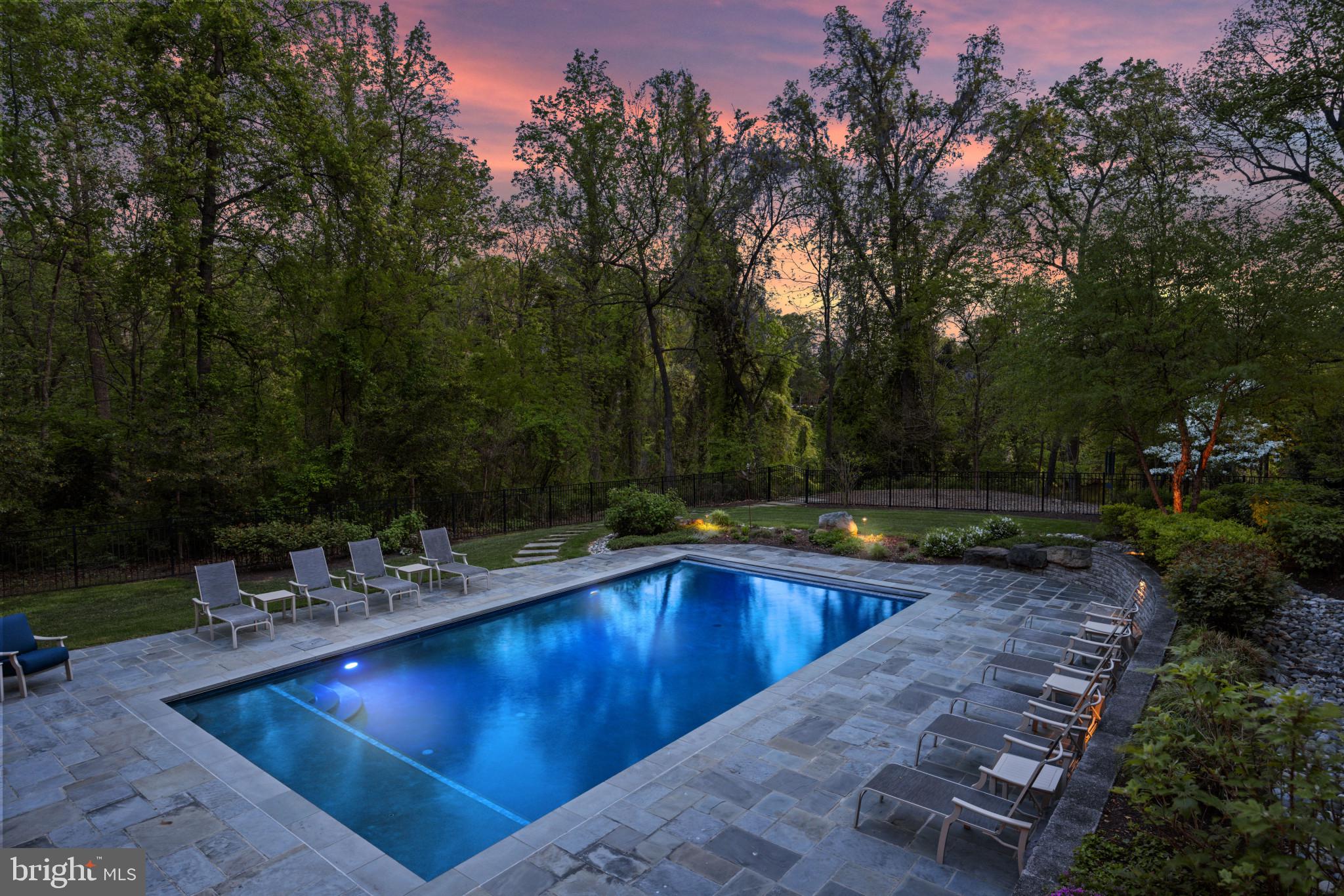 WALLACE MANOR - Residential