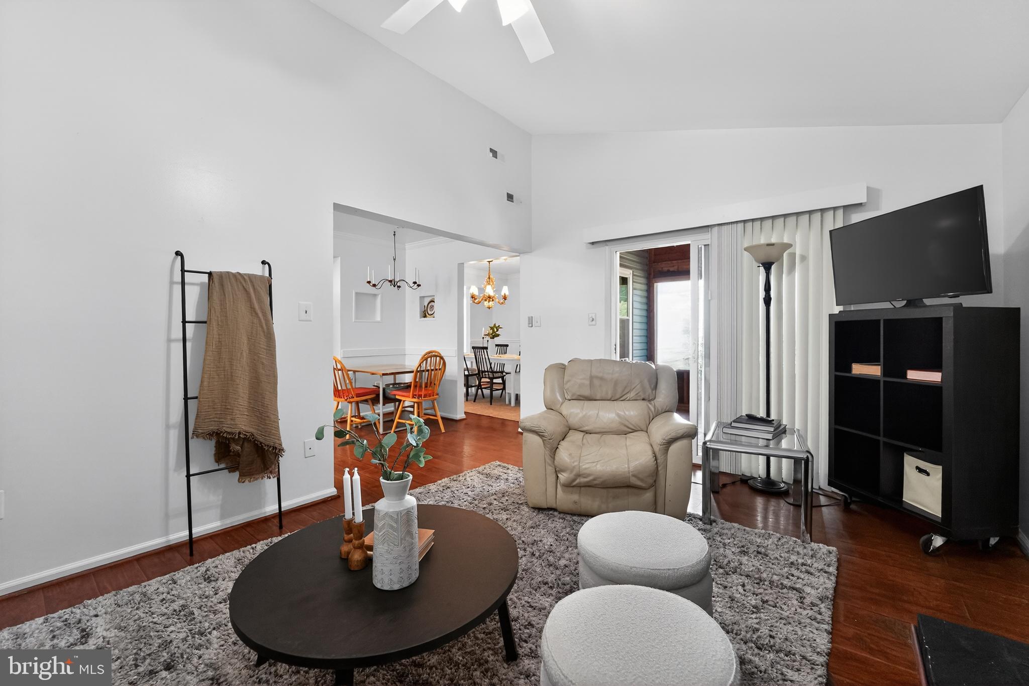 COLLEGE MANOR - Residential