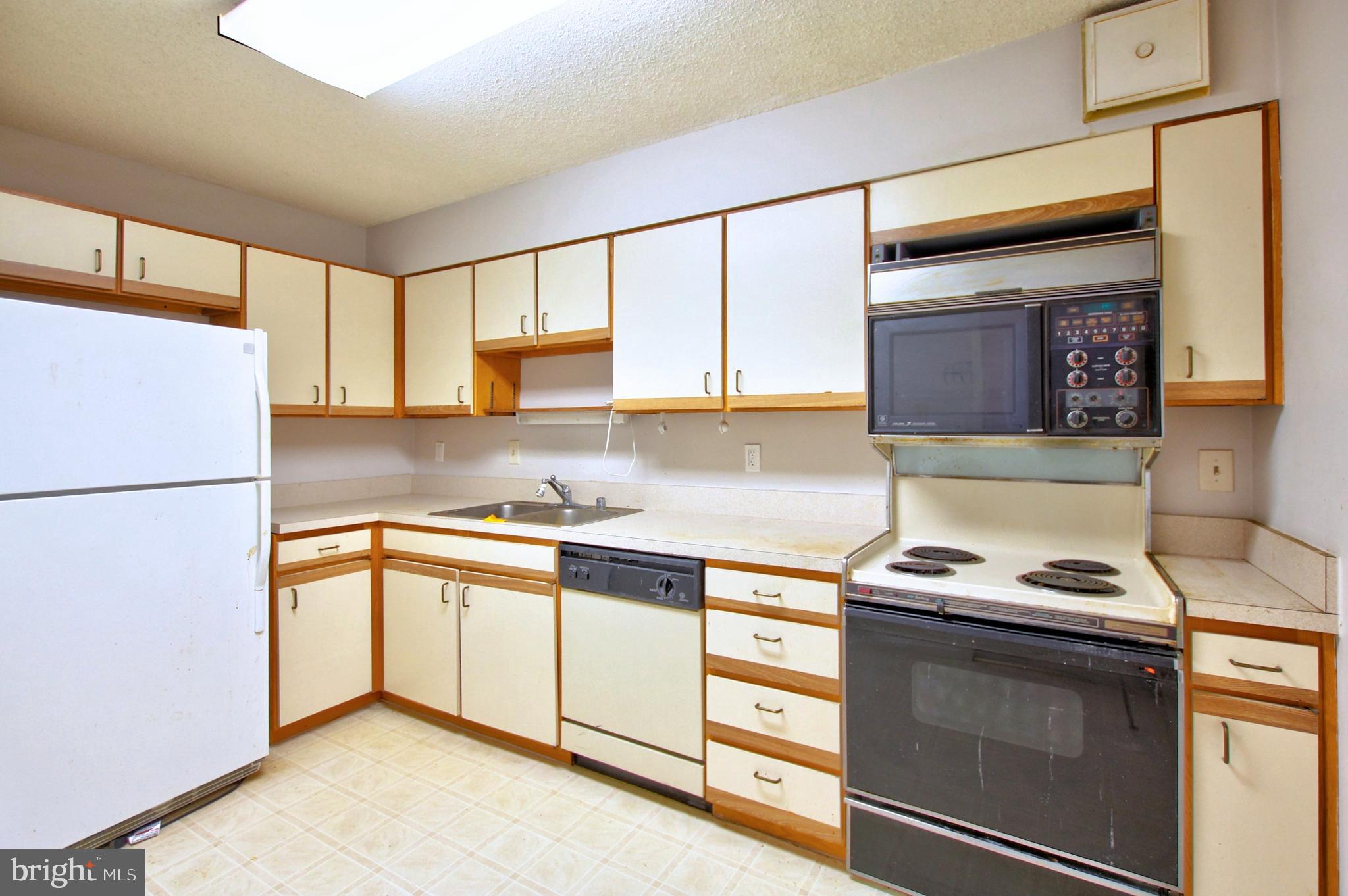LEISURE WORLD - Residential
