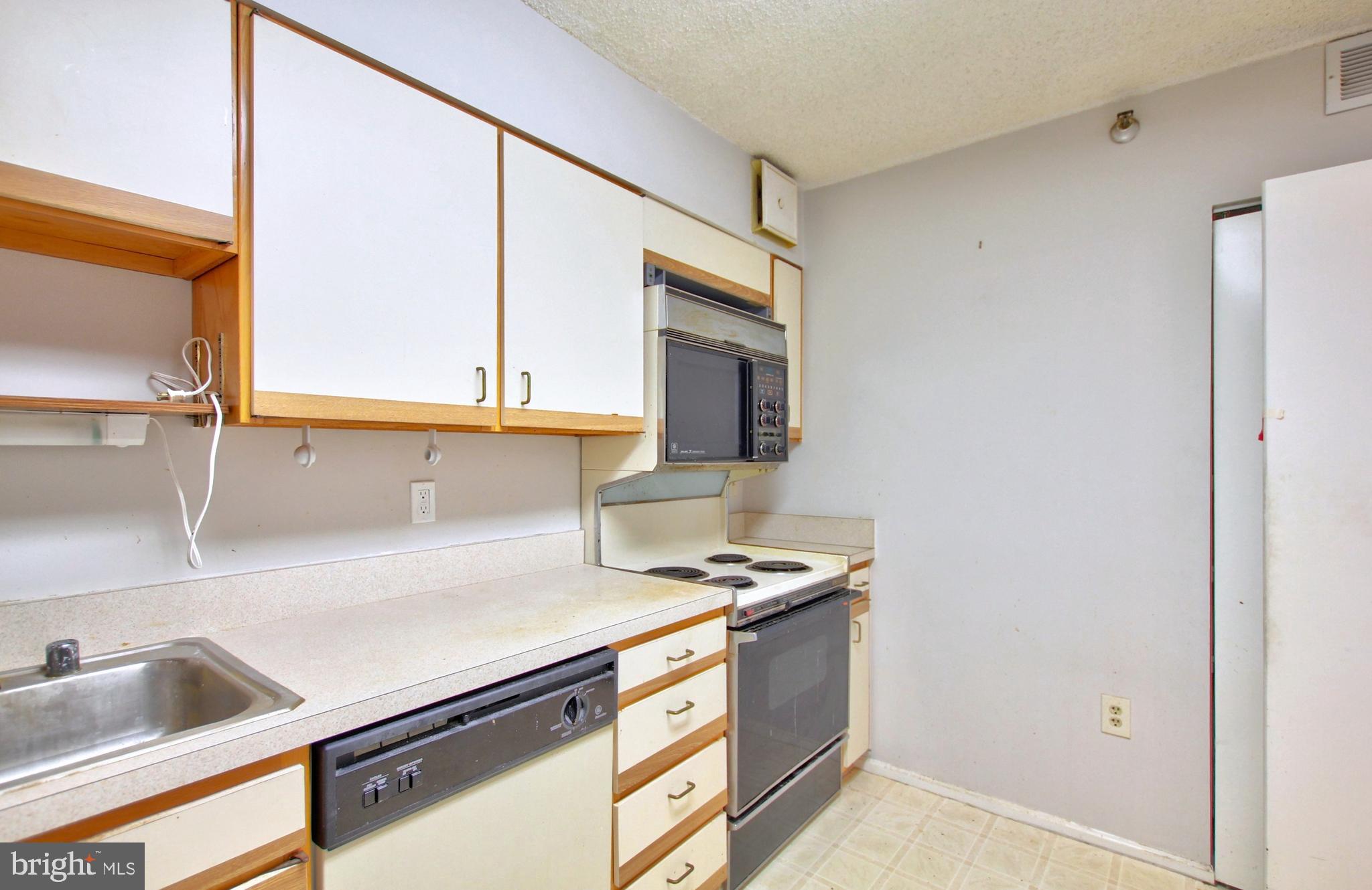 LEISURE WORLD - Residential