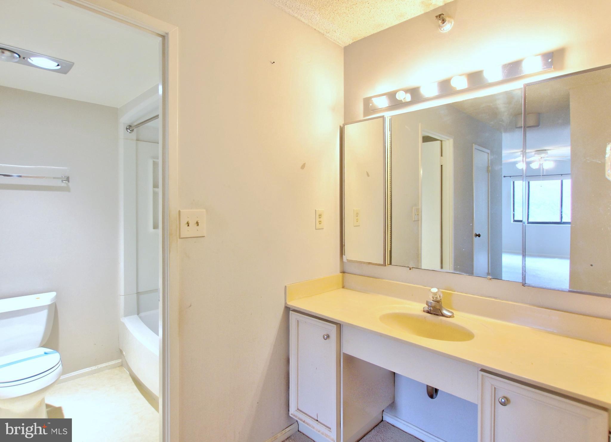 LEISURE WORLD - Residential