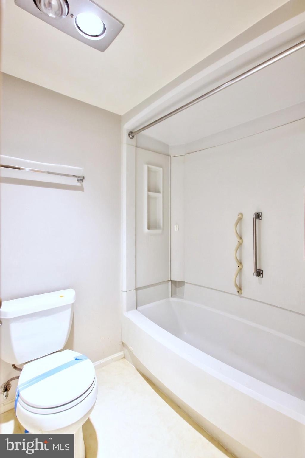 LEISURE WORLD - Residential